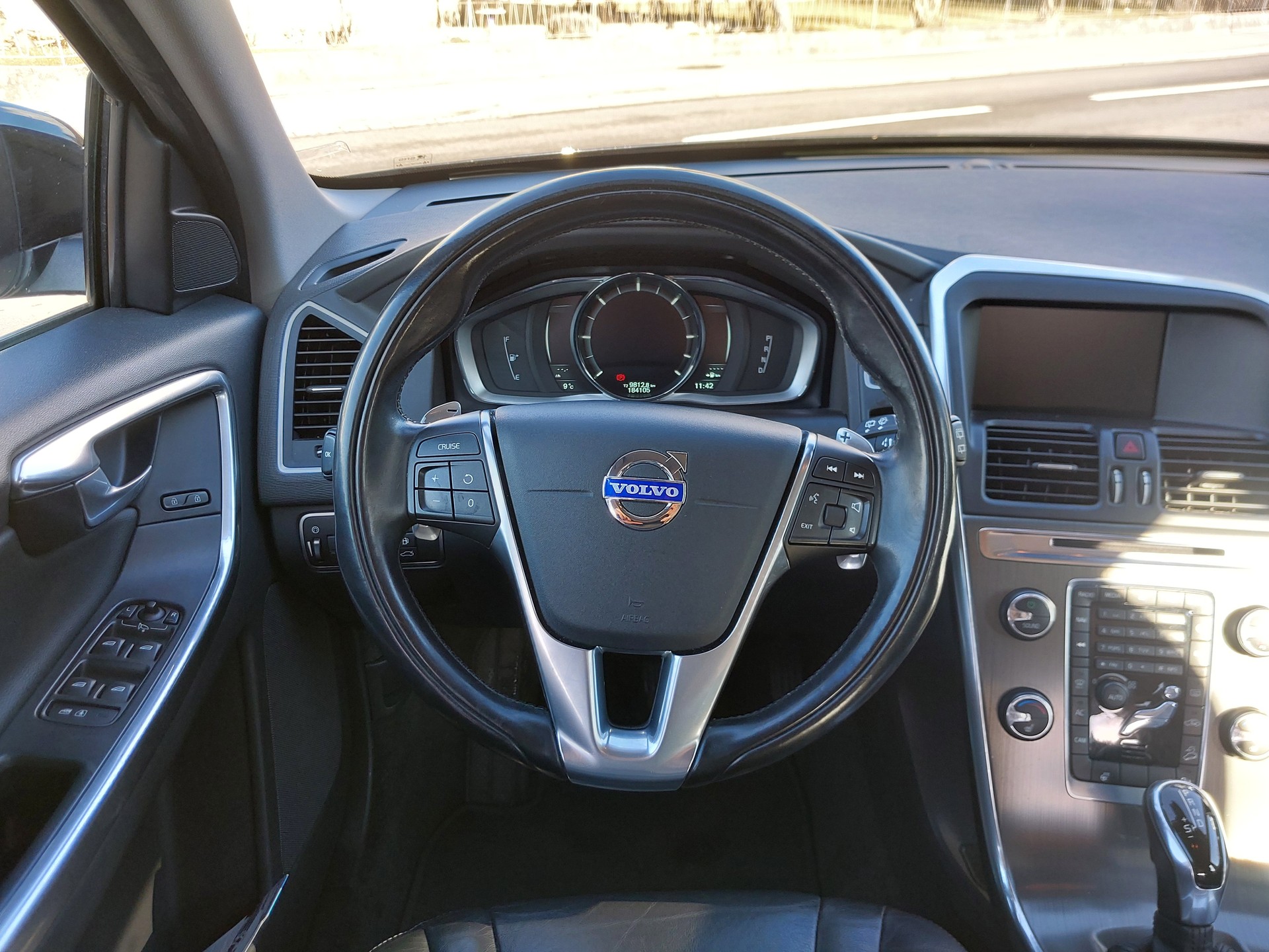 VOLVO XC60 D4 AWD Summum Geartronic-image-4