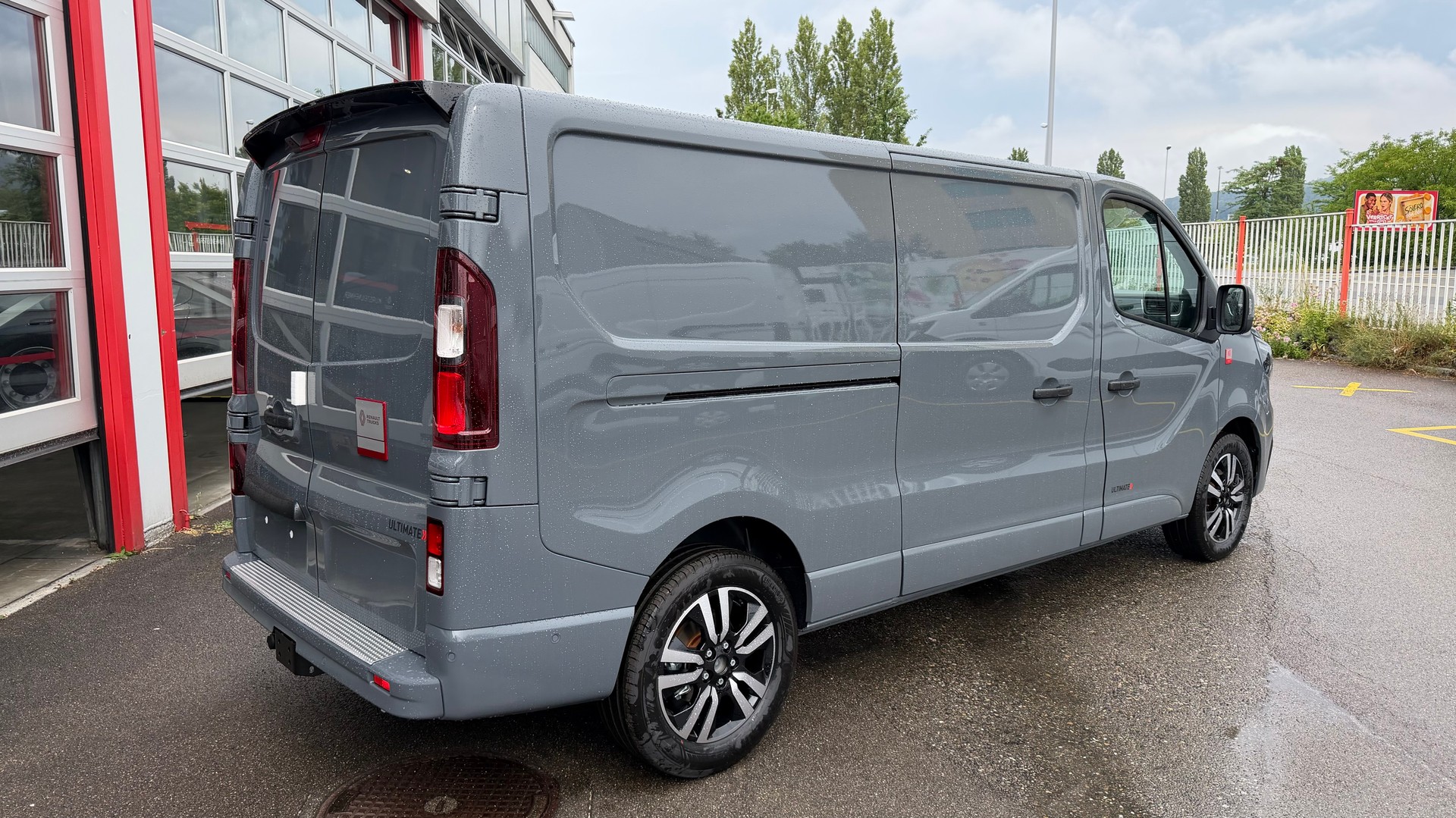 RENAULT Trafic Ultimate L2H1-image-1