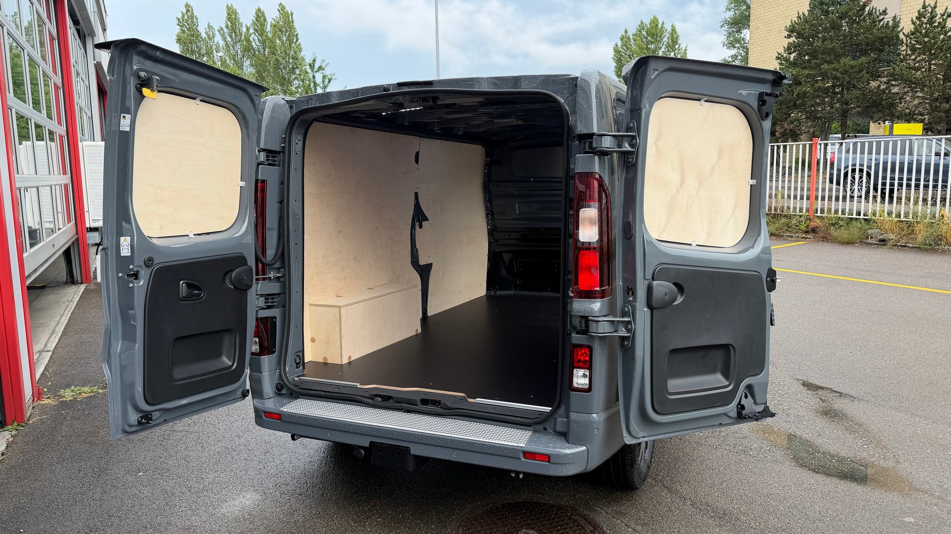 RENAULT Trafic Ultimate L2H1-image-3