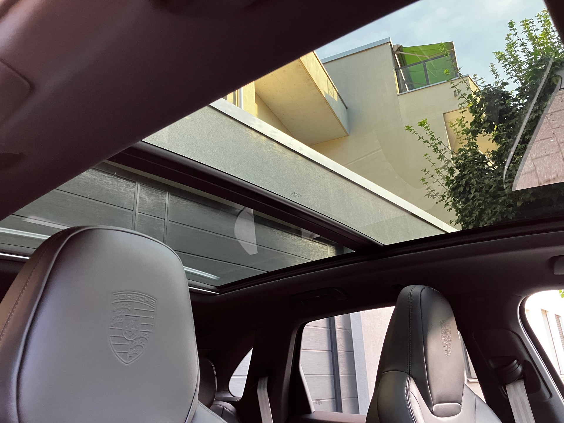 PORSCHE Cayenne Platinum Edition-image-12
