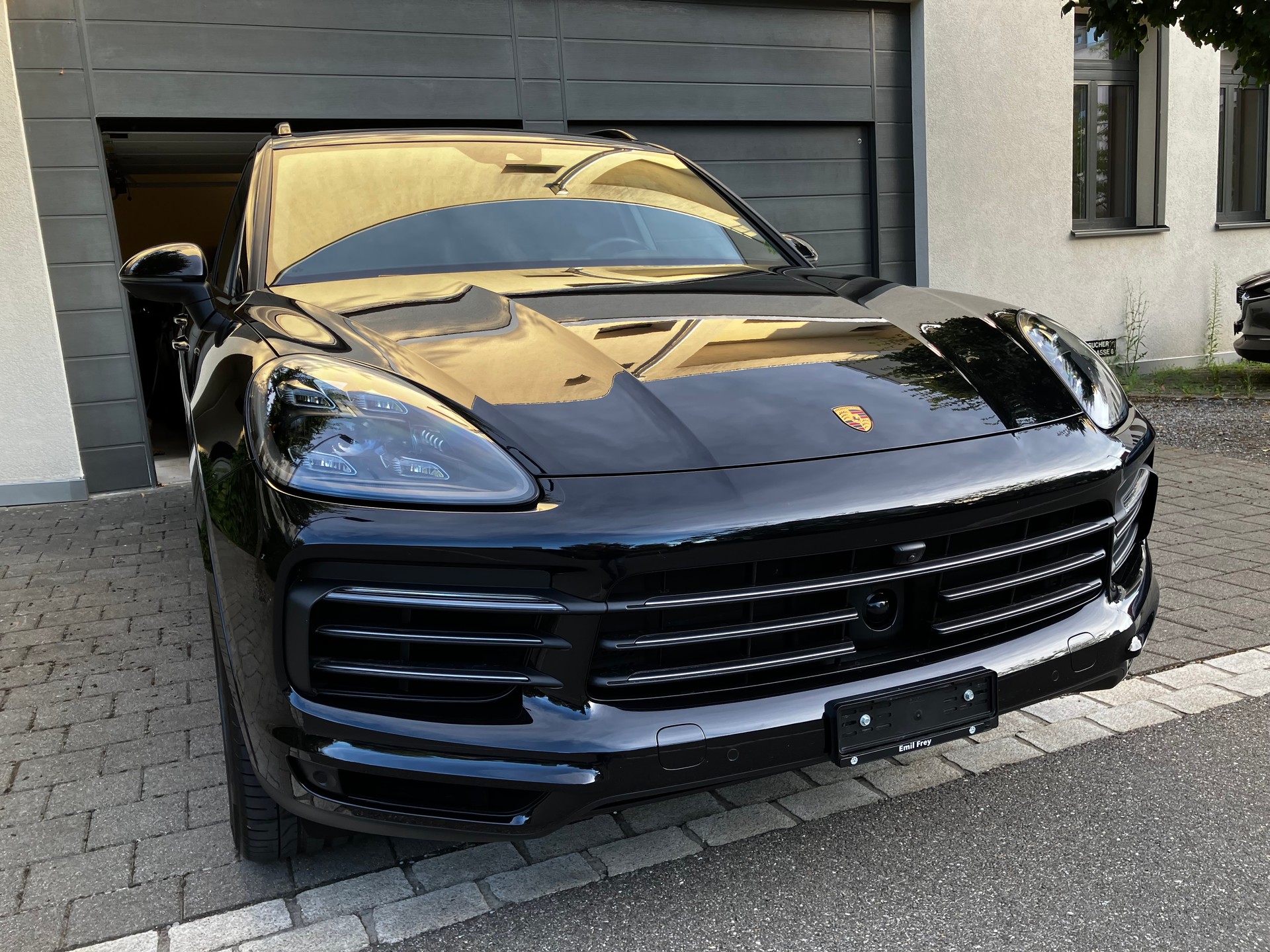 PORSCHE Cayenne Platinum Edition-image-1
