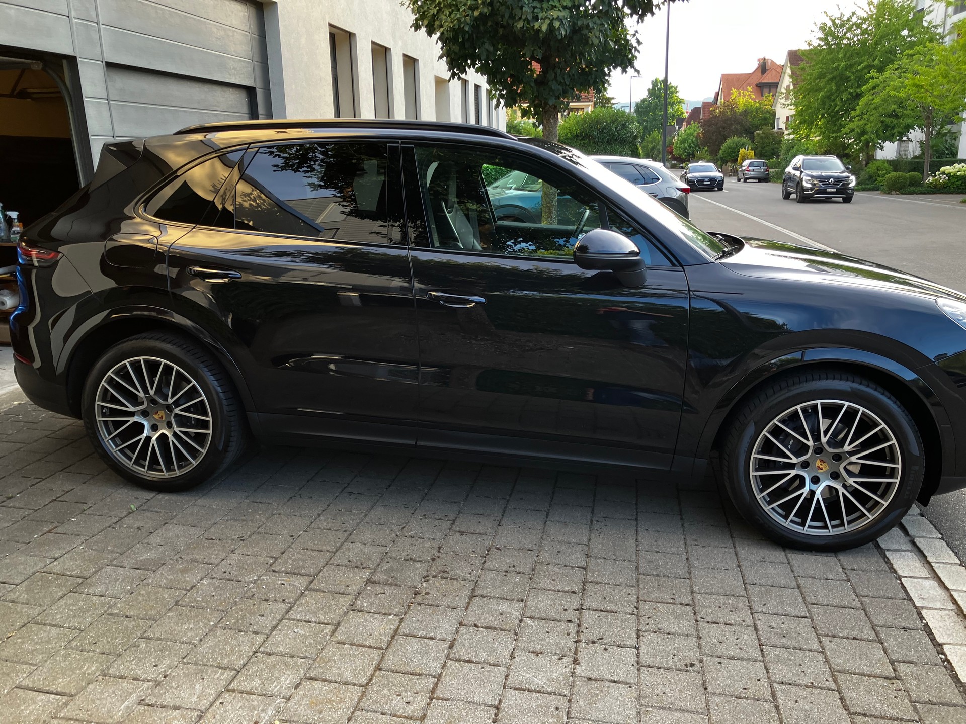 PORSCHE Cayenne Platinum Edition-image-3