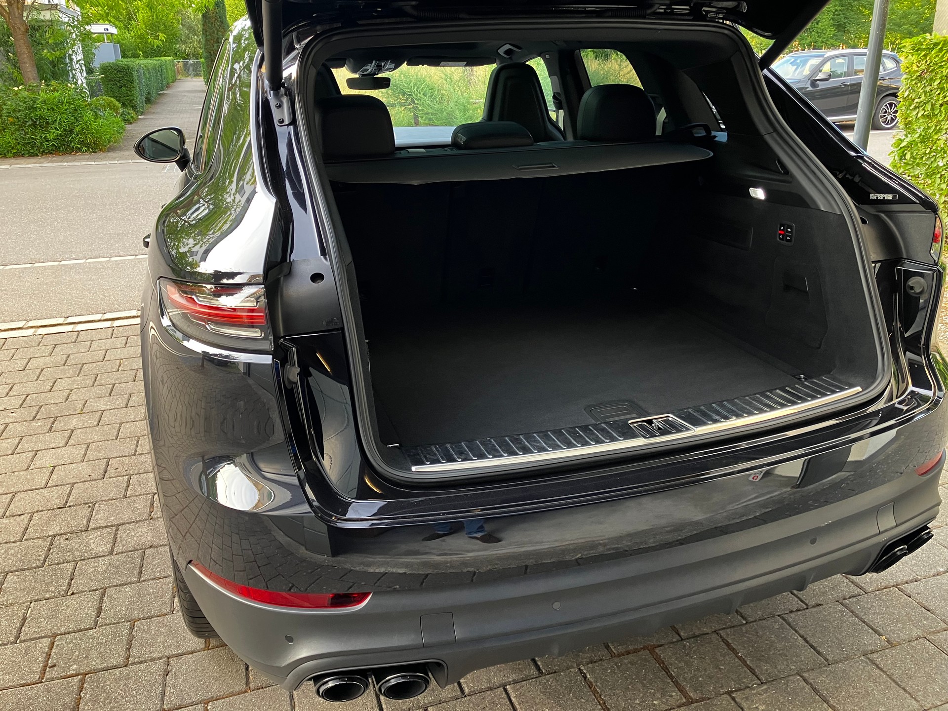 PORSCHE Cayenne Platinum Edition-image-7