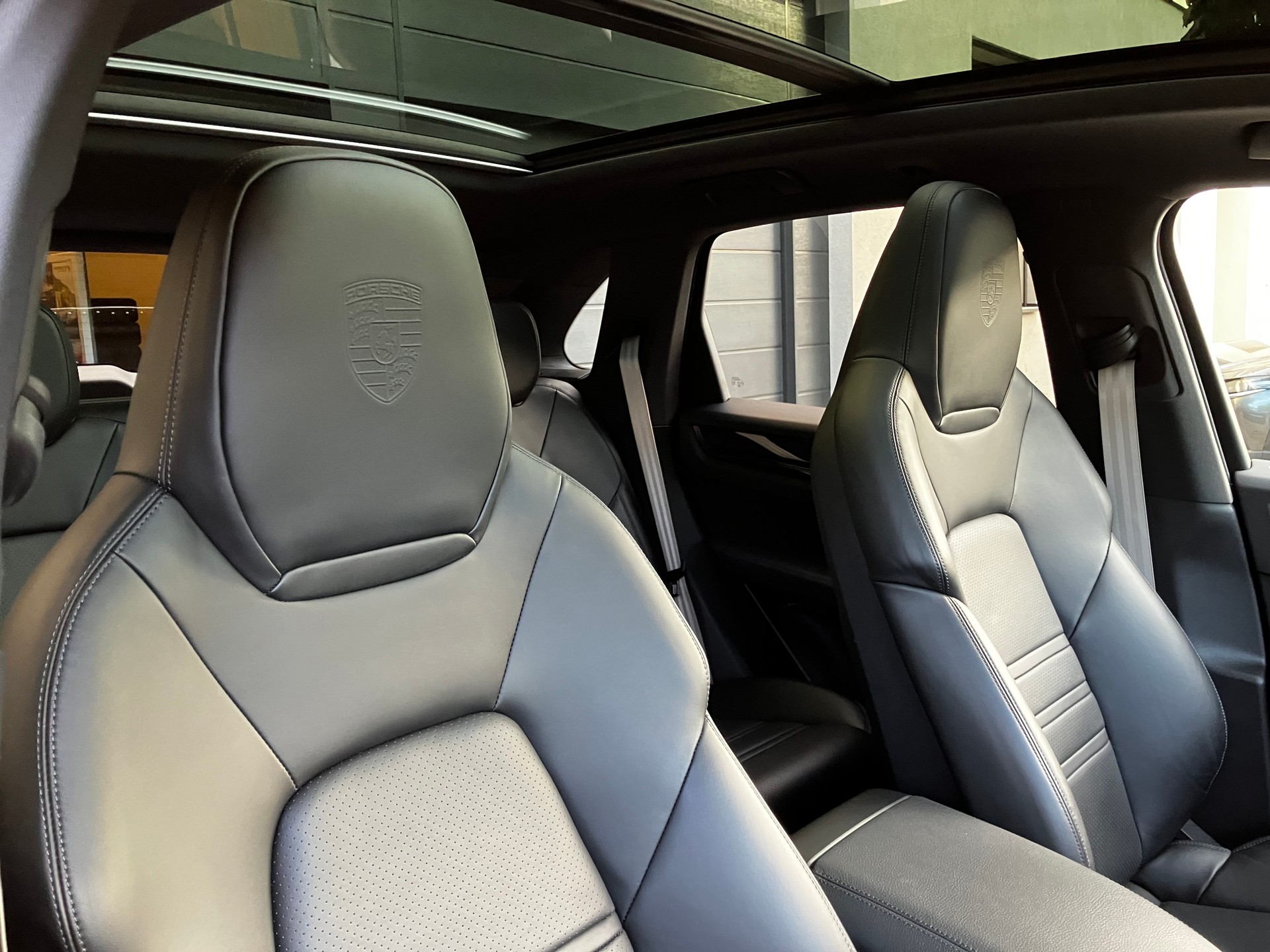 PORSCHE Cayenne Platinum Edition-image-11
