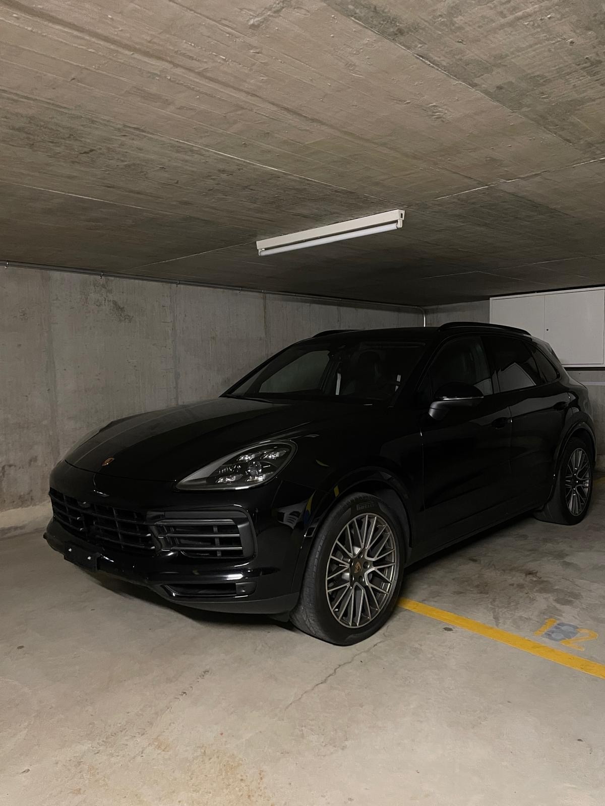 PORSCHE Cayenne Platinum Edition-image-0
