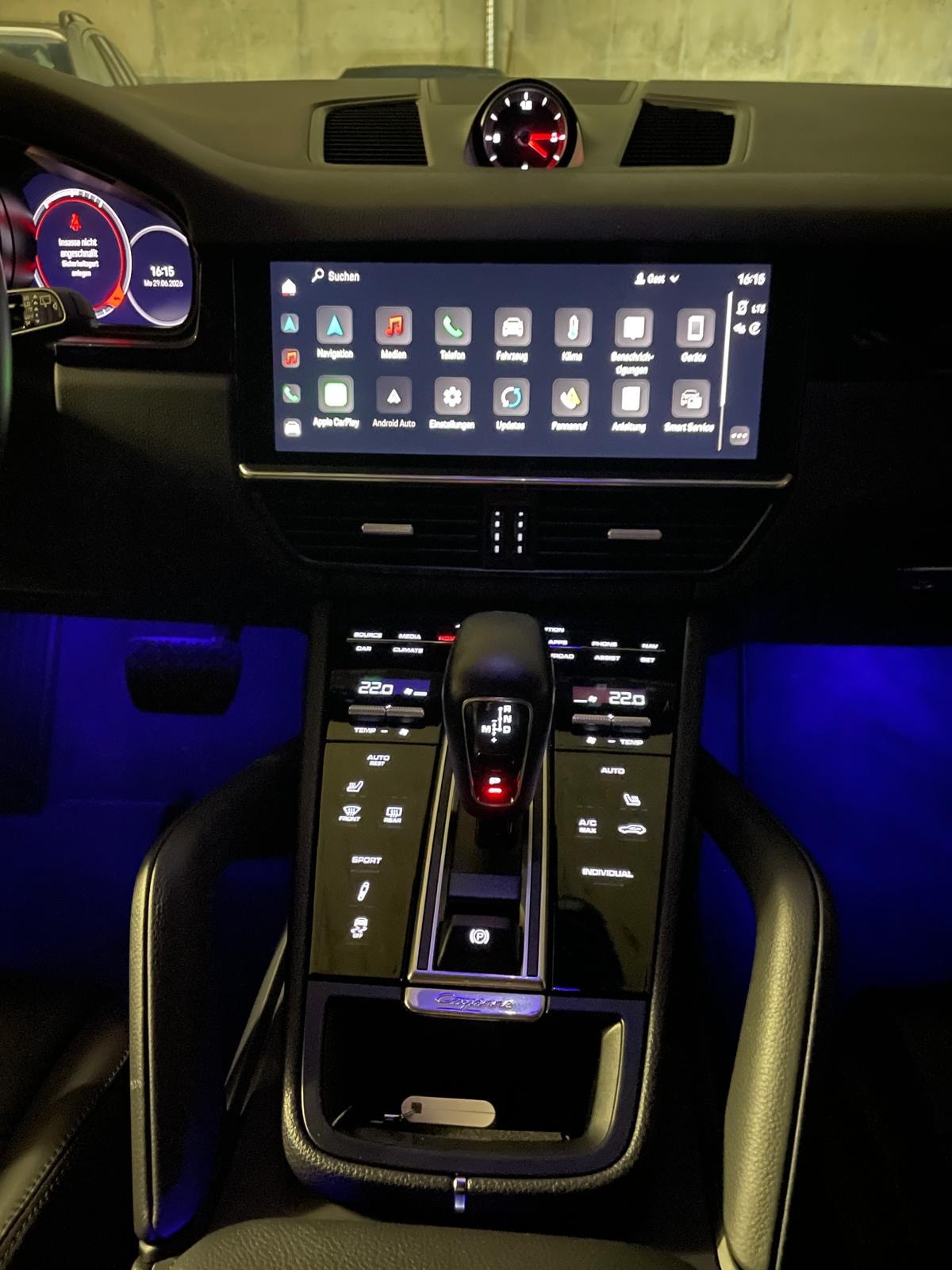 PORSCHE Cayenne Platinum Edition-image-15