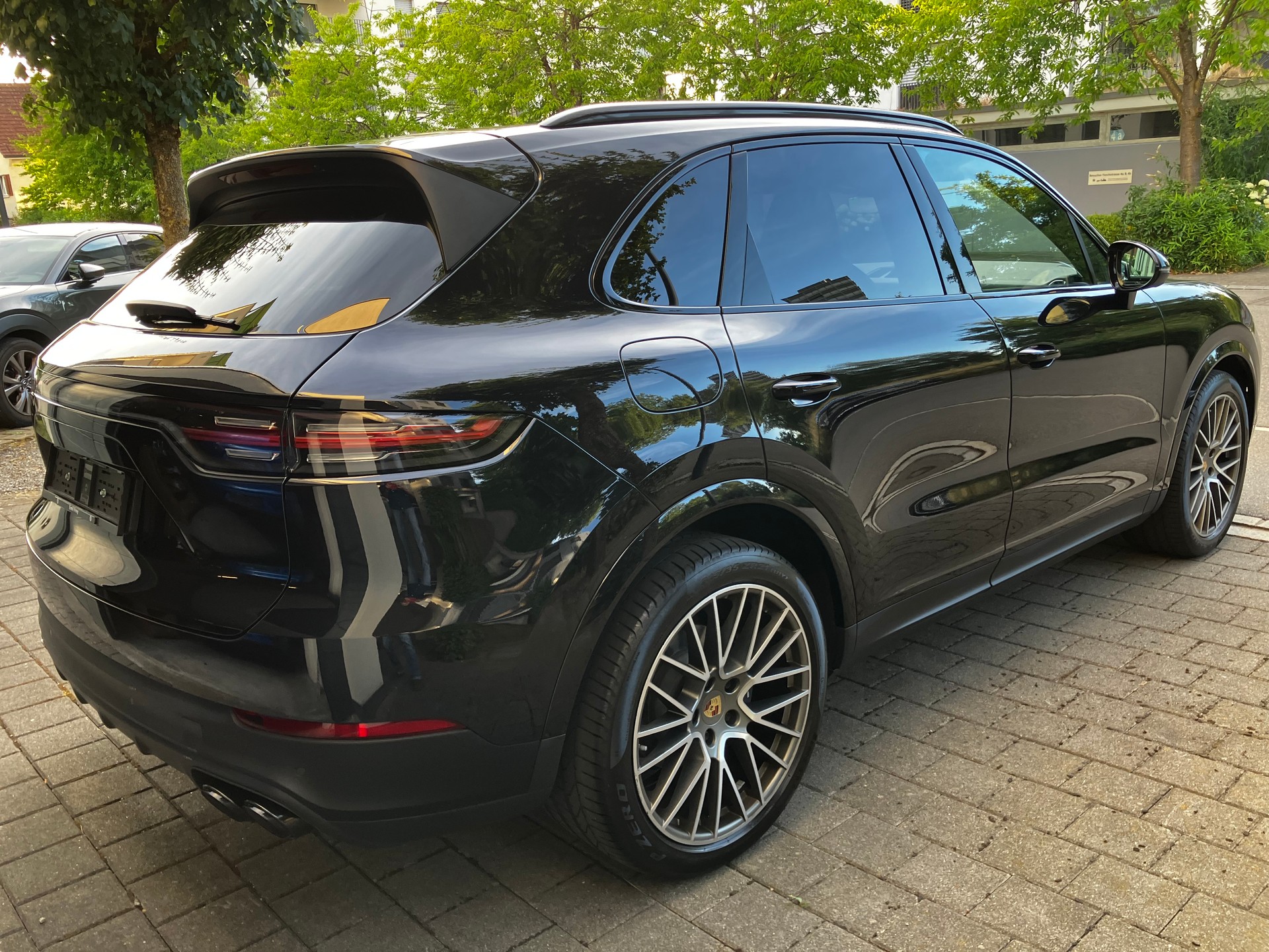 PORSCHE Cayenne Platinum Edition-image-4