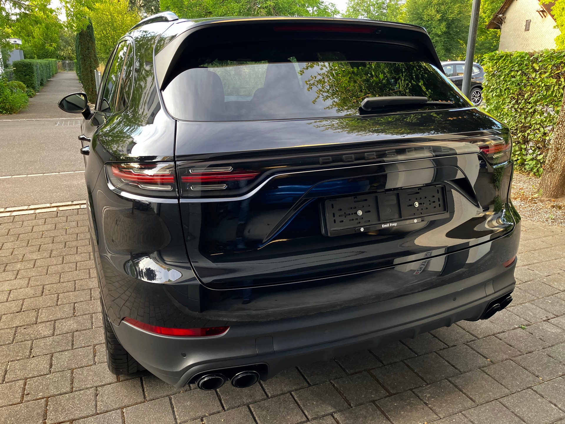 PORSCHE Cayenne Platinum Edition-image-5