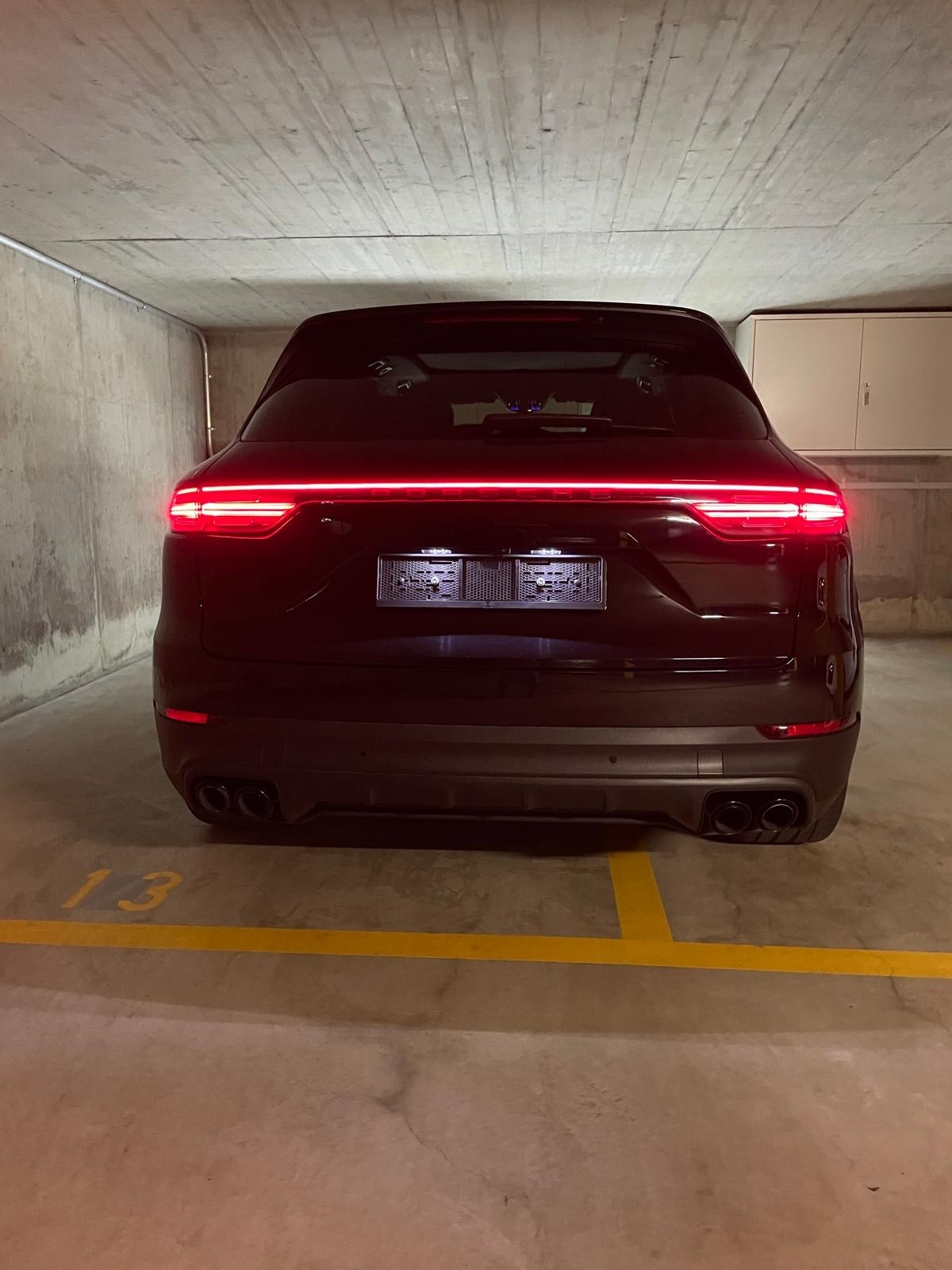 PORSCHE Cayenne Platinum Edition-image-2