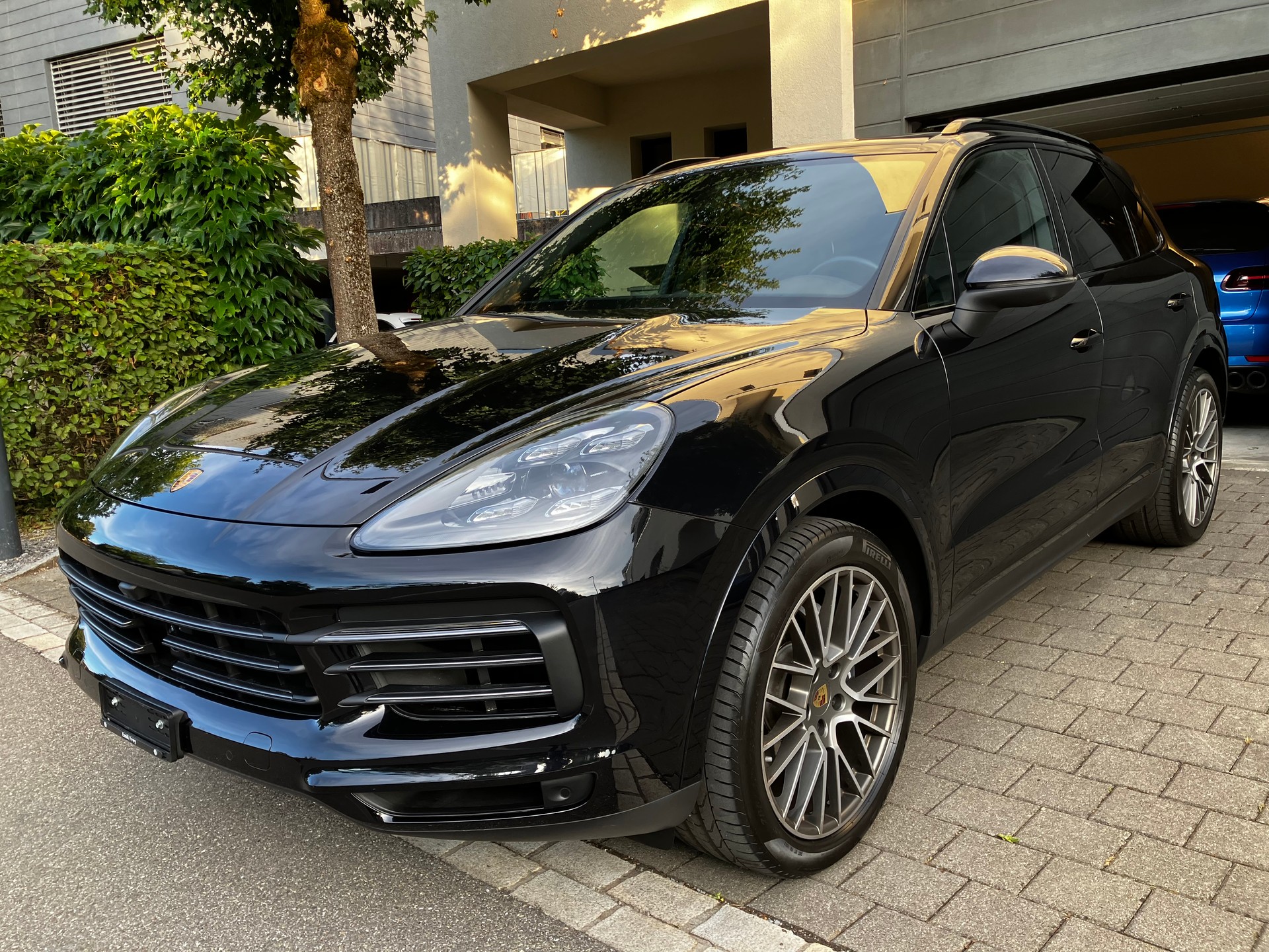 PORSCHE Cayenne Platinum Edition