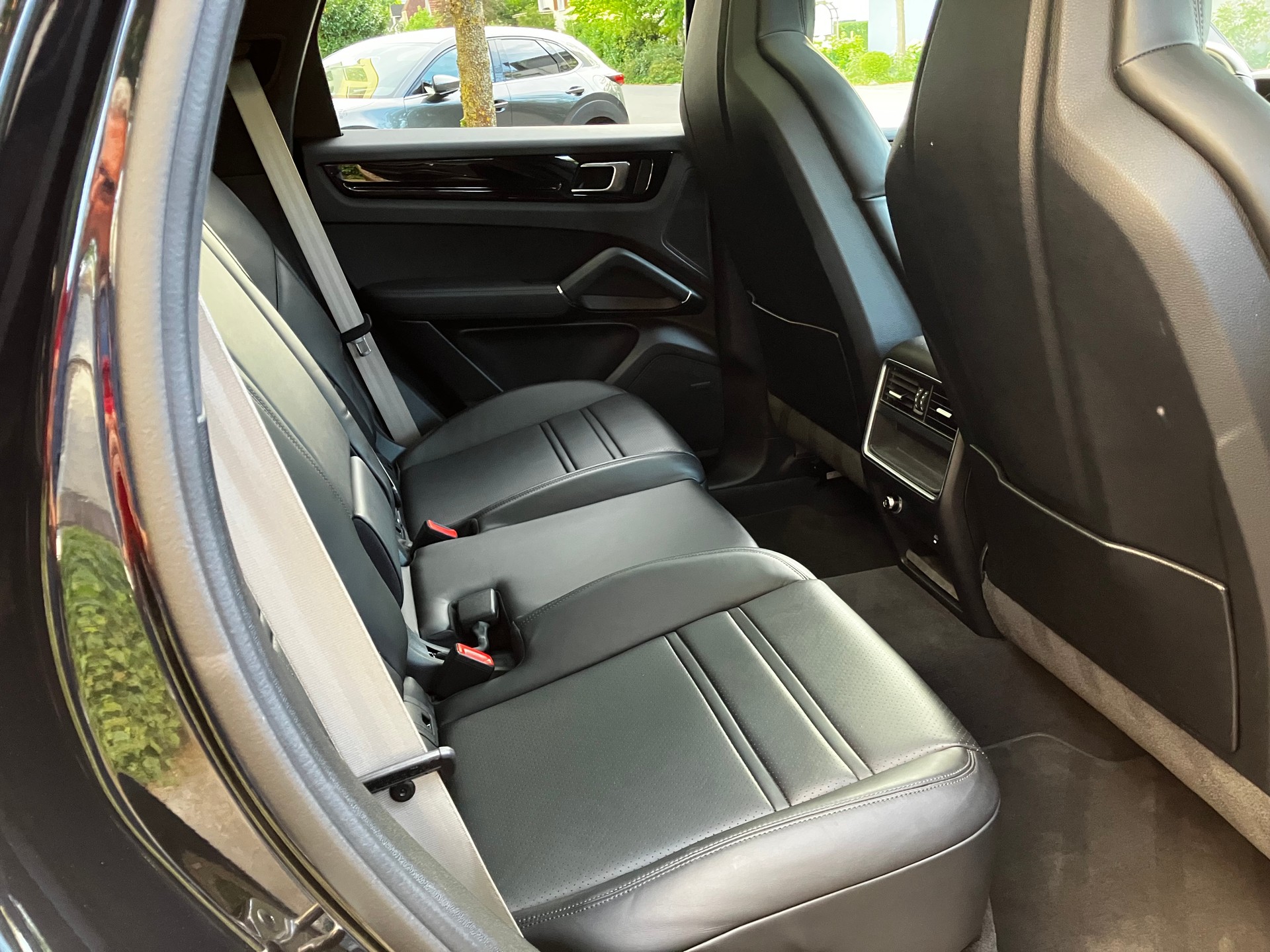 PORSCHE Cayenne Platinum Edition-image-14