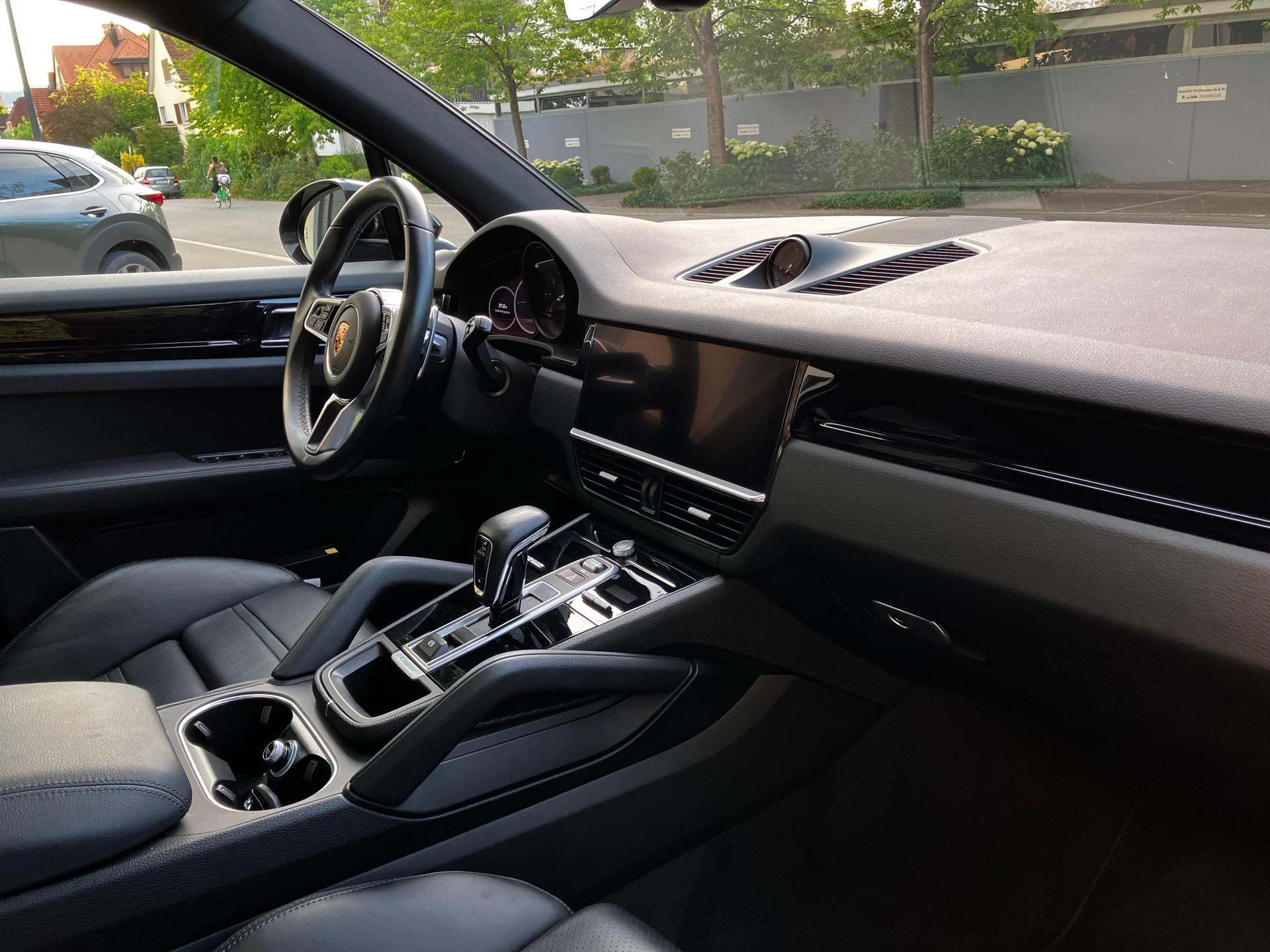 PORSCHE Cayenne Platinum Edition-image-9