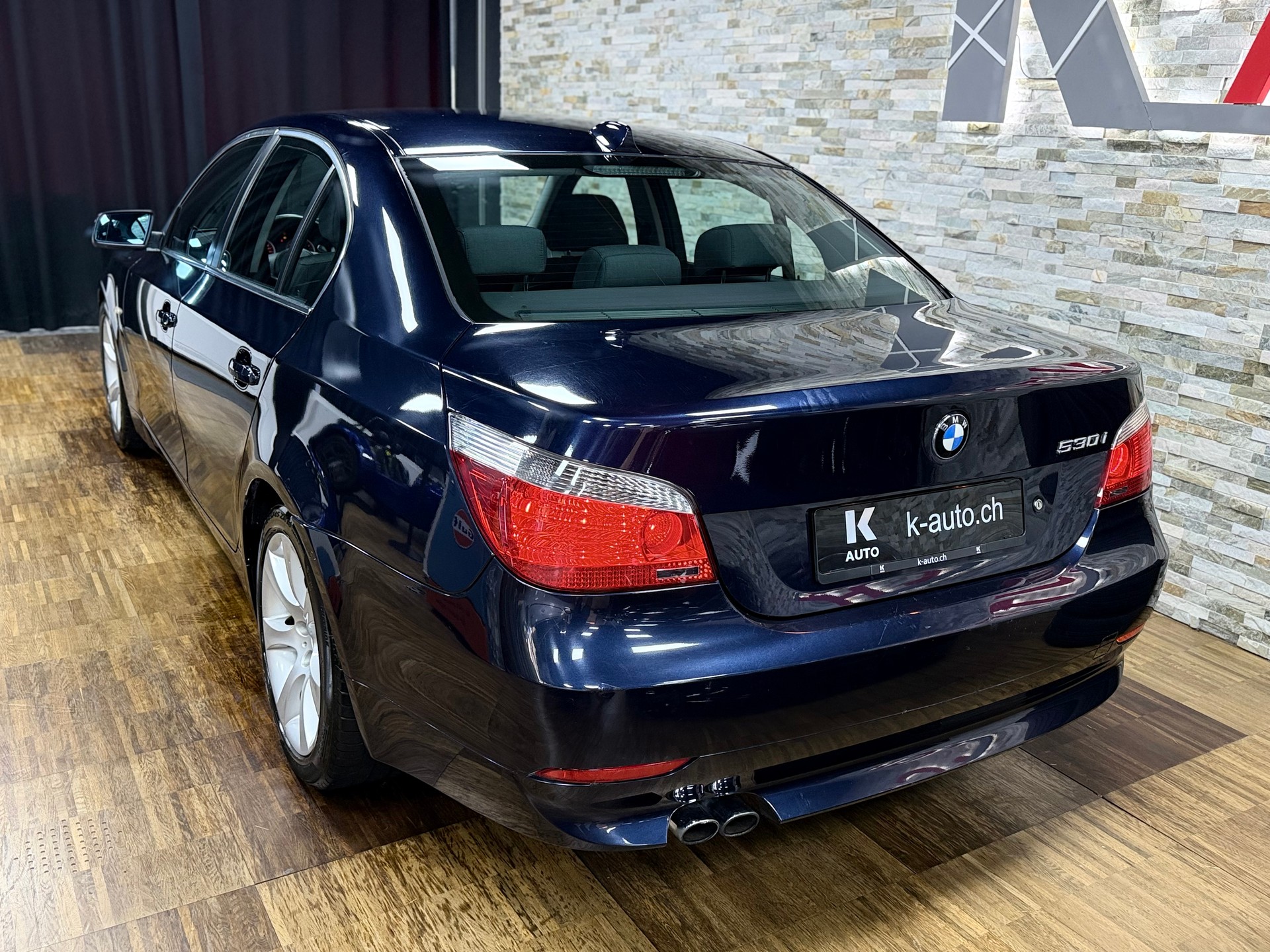 BMW 530i - SMG-showroom-element-2