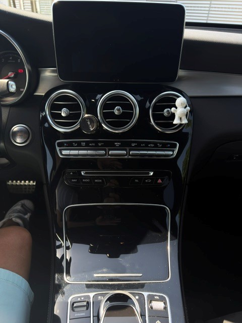 MERCEDES-BENZ GLC 300 AMG Line 4m-image-5