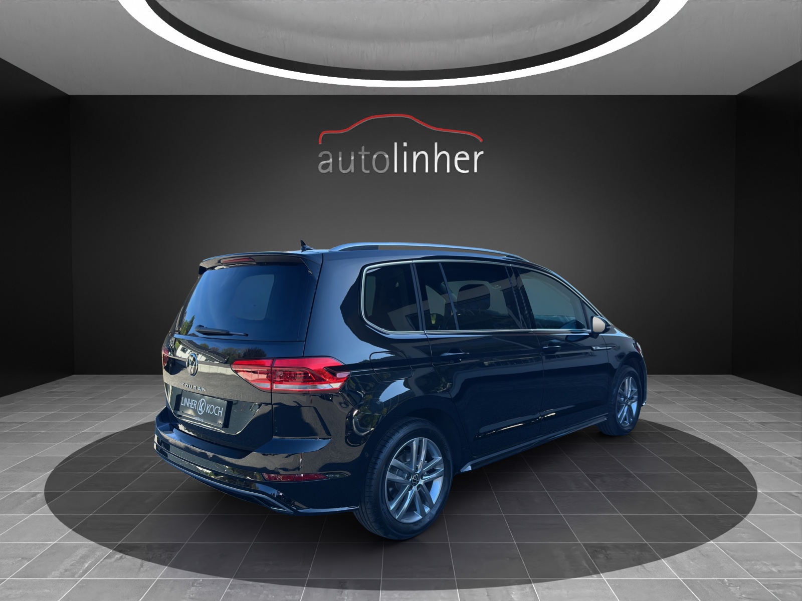 VW Touran 1.5 TSI R-Line DSG-image-4