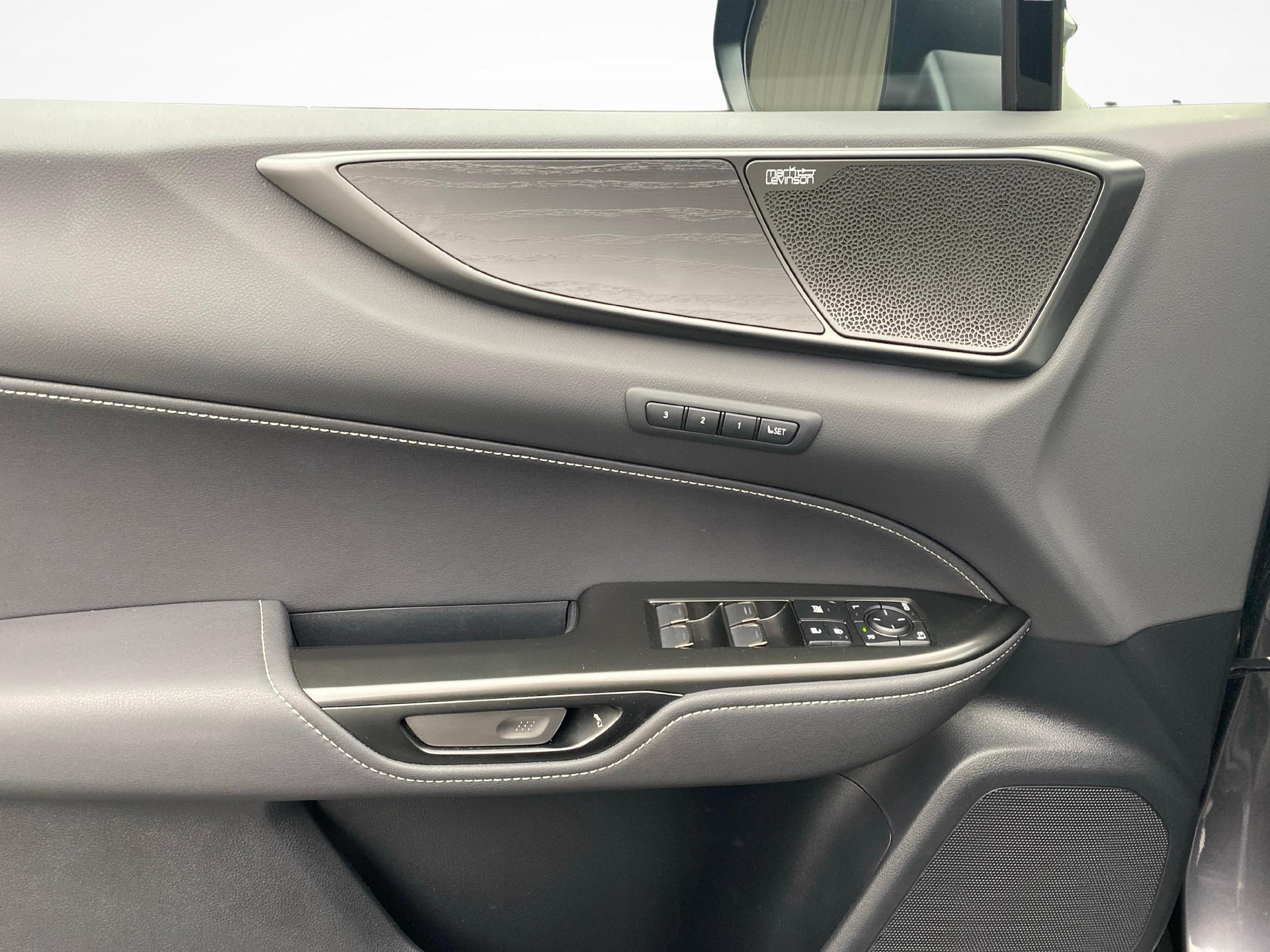 LEXUS NX 450h+ Excellence-image-16