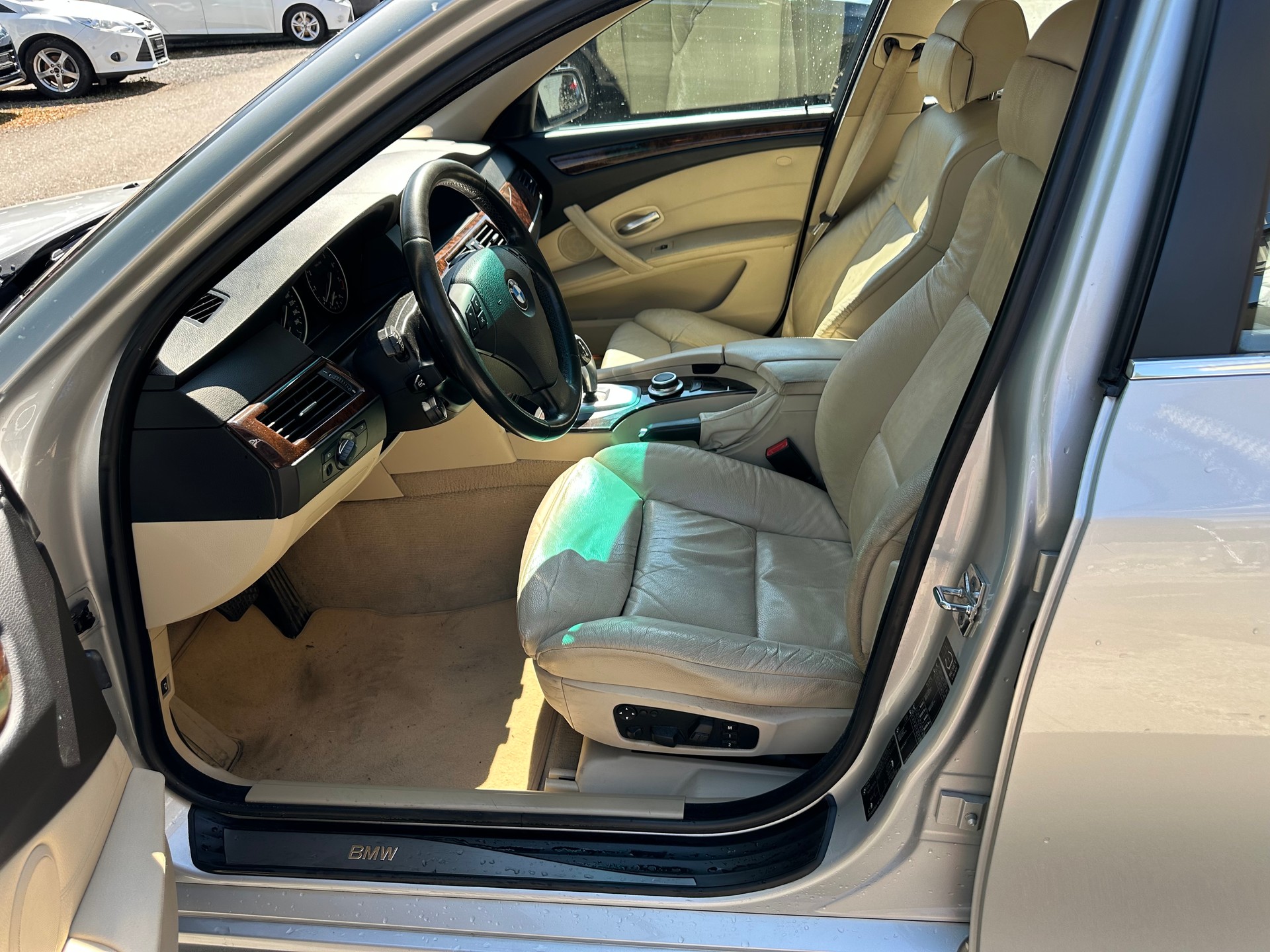 BMW 530xi Steptronic-image-10