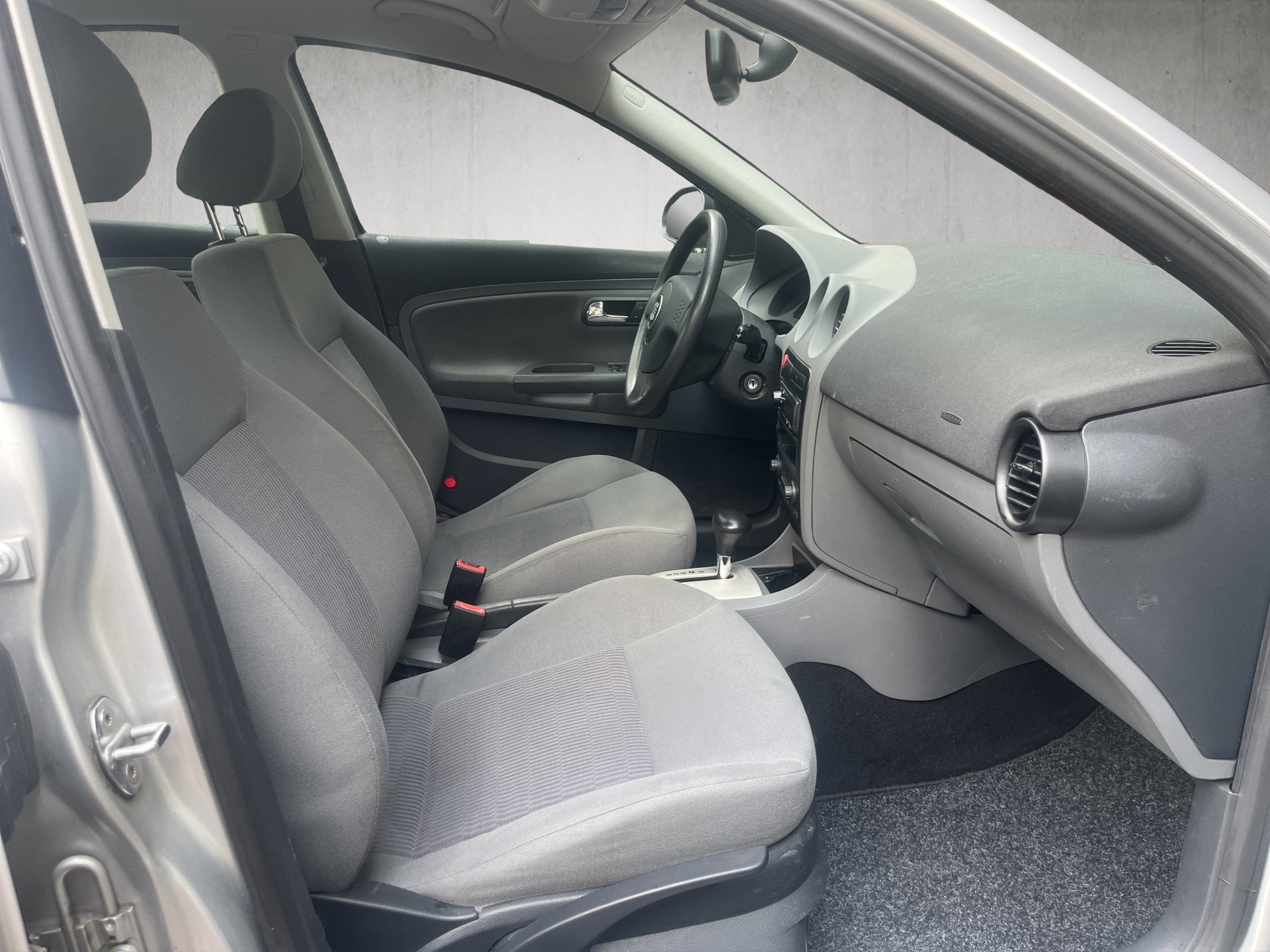 SEAT Ibiza 1.4 16V Stylance Automatic-image-10