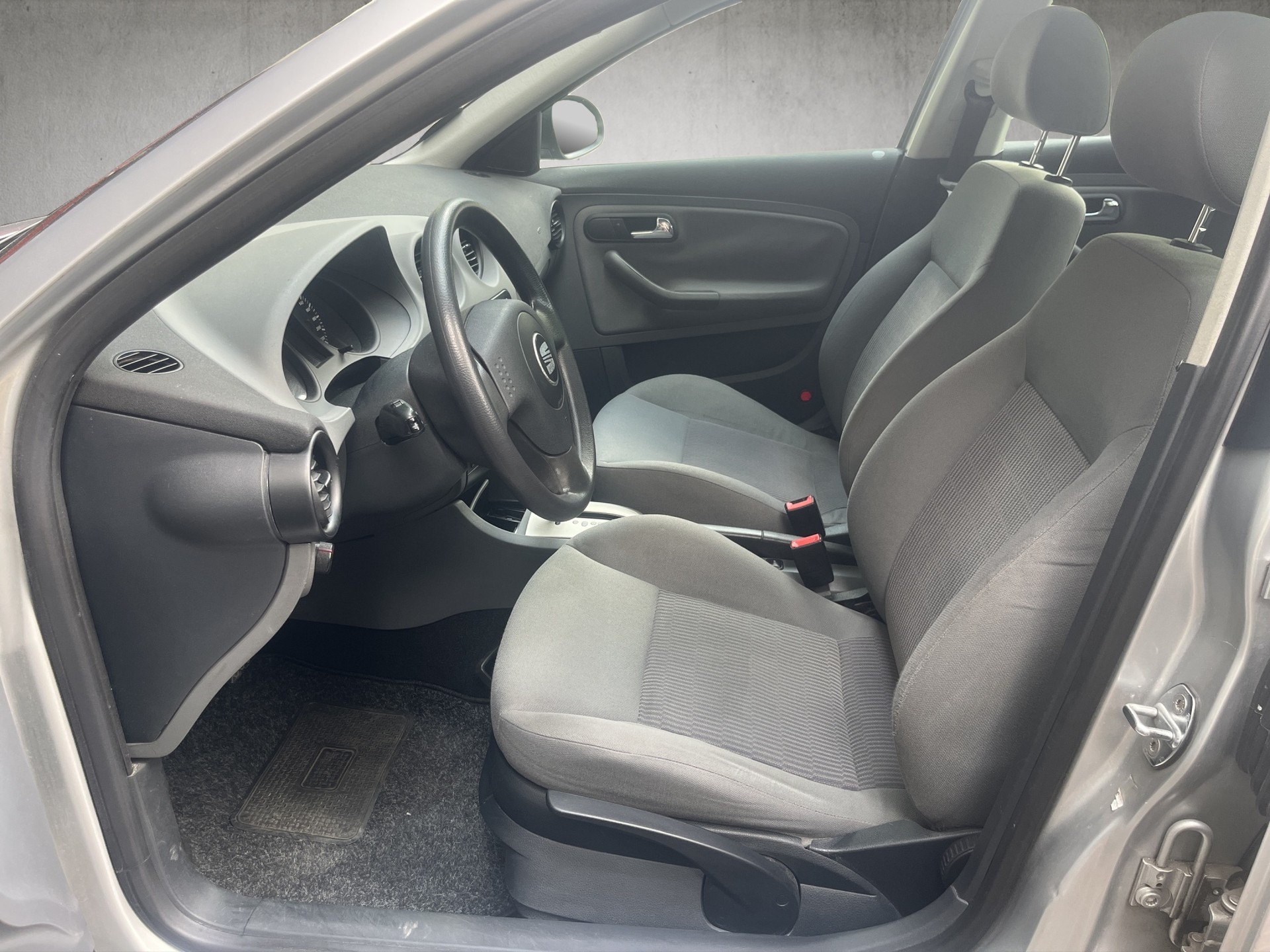SEAT Ibiza 1.4 16V Stylance Automatic-image-9