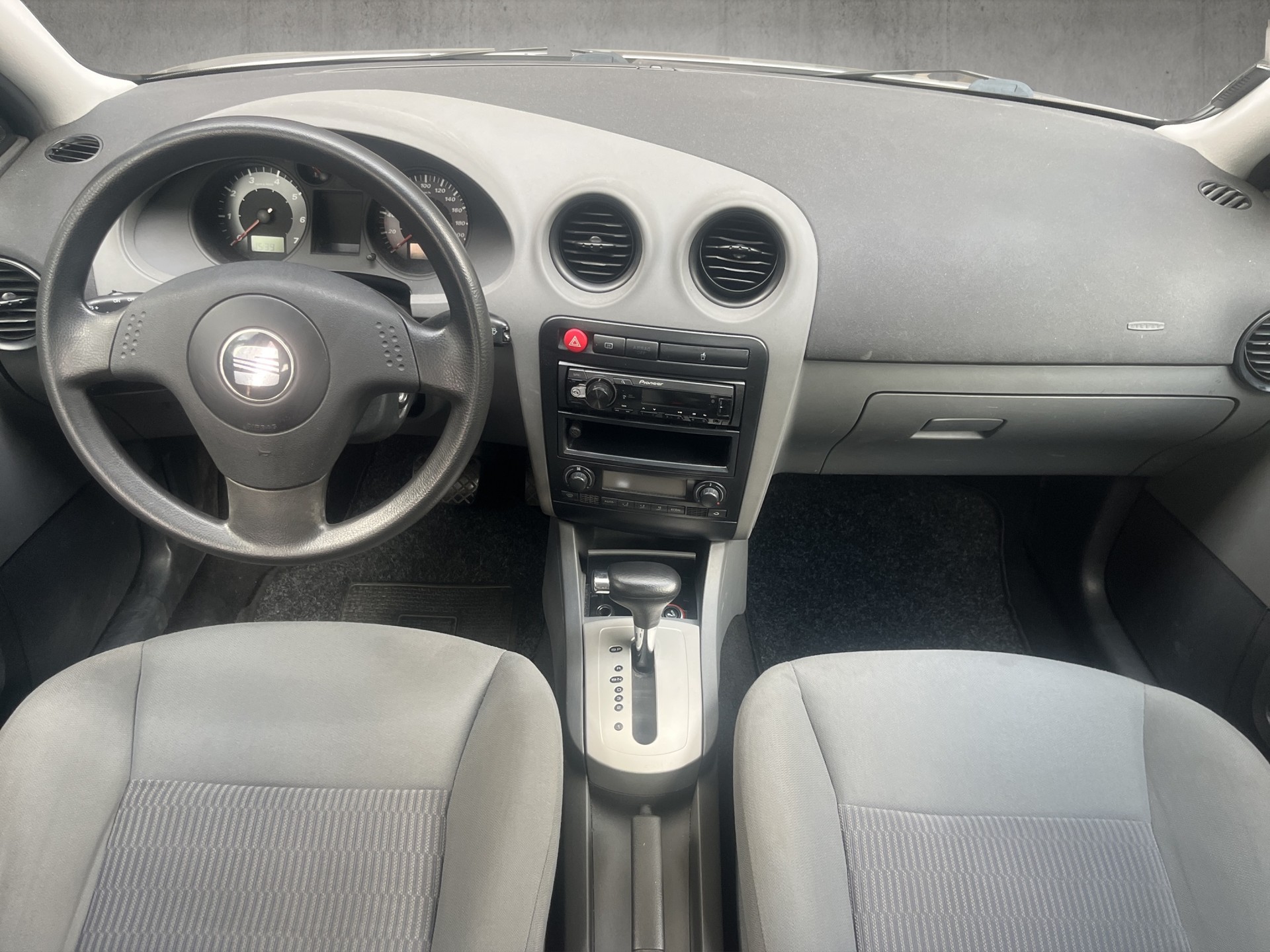 SEAT Ibiza 1.4 16V Stylance Automatic-image-14