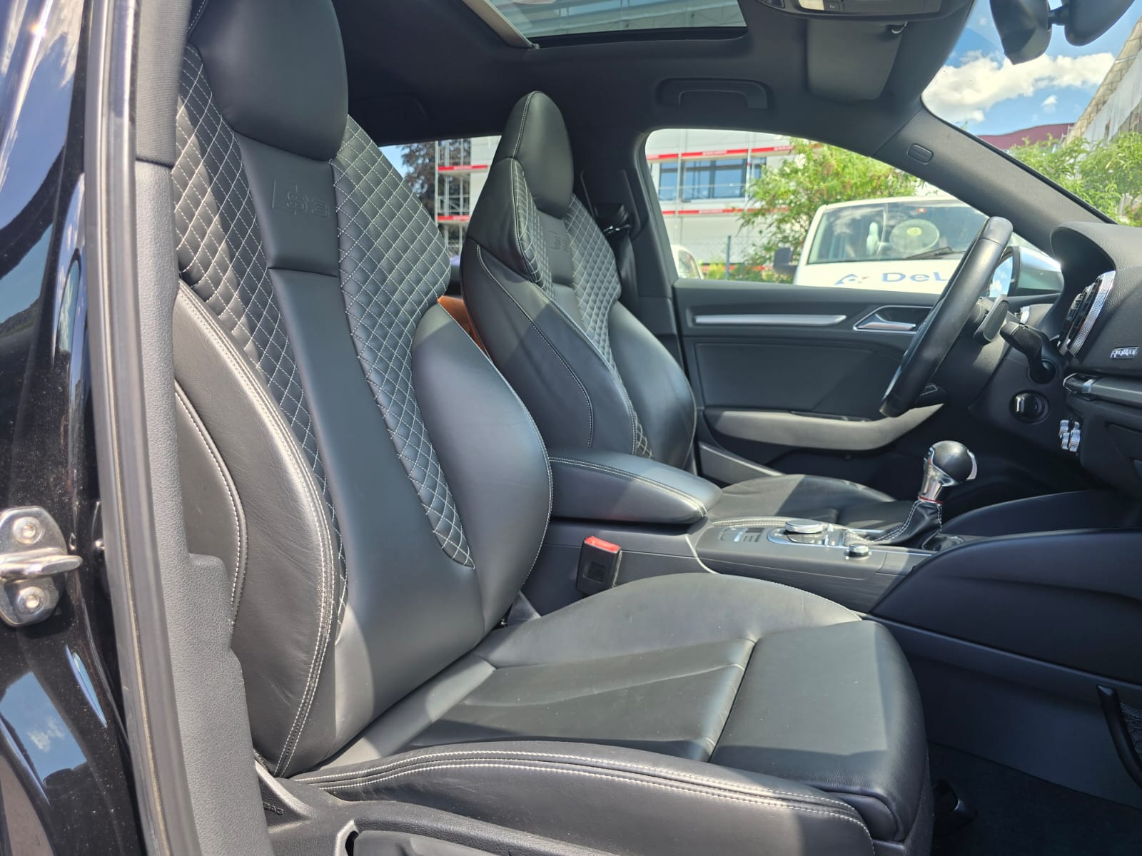 AUDI S3 Sportback 2.0 TFSI quattro S-tronic-image-9