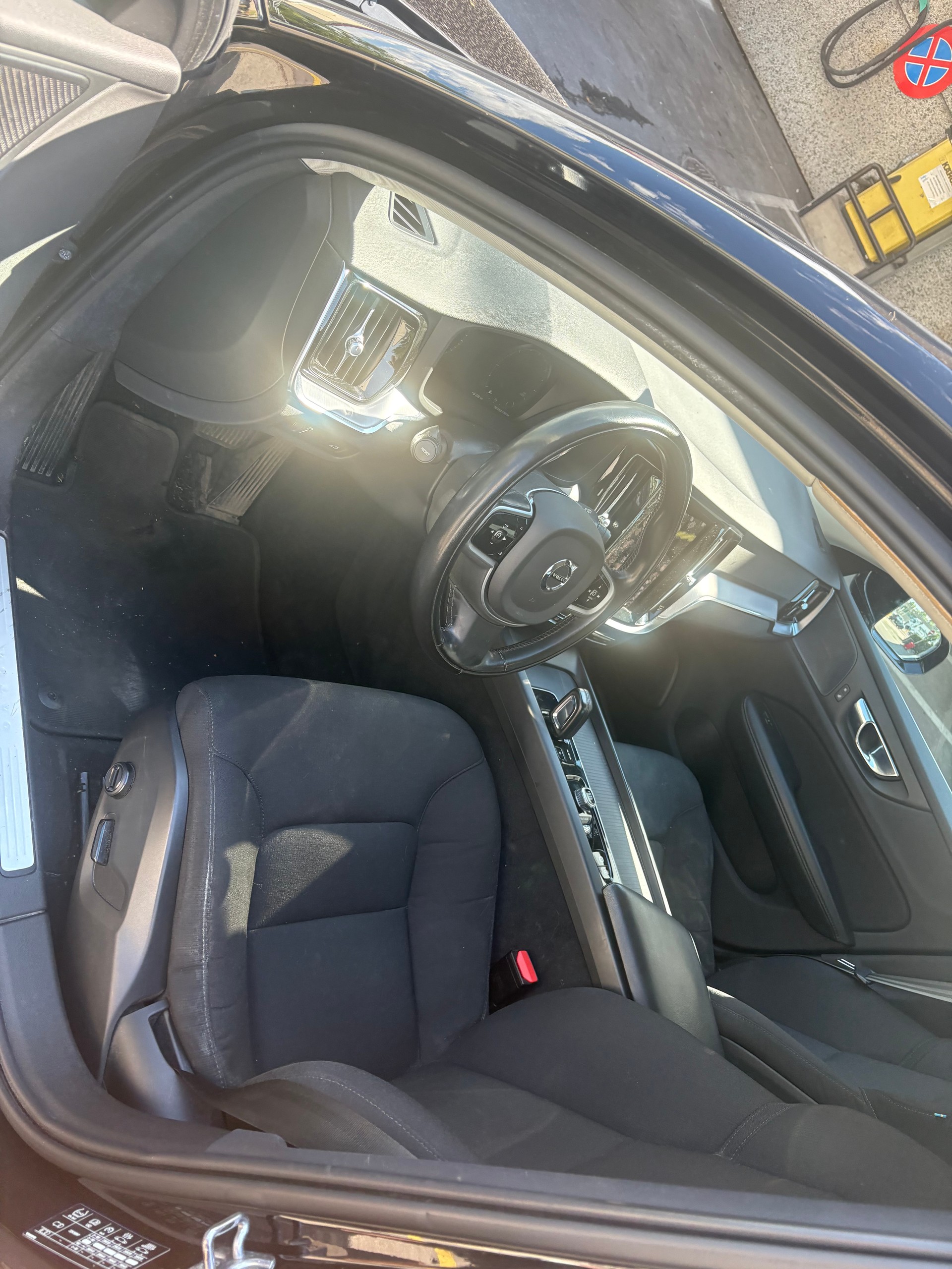 VOLVO V60 B4 Diesel Mild Hybrid Inscription Geartronic-image-6
