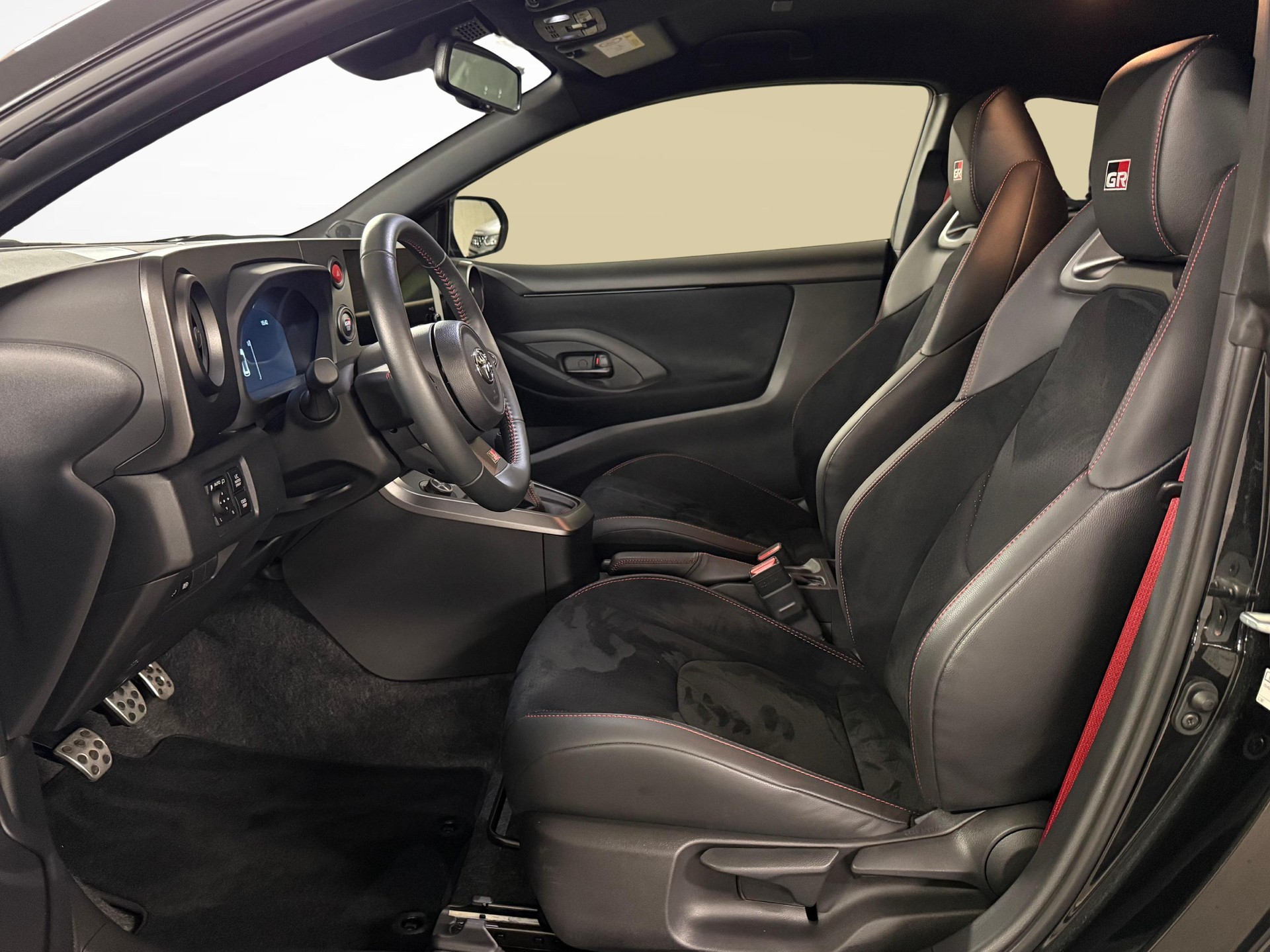 TOYOTA GR Yaris 1.6 Turbo Sport 4x4-image-9