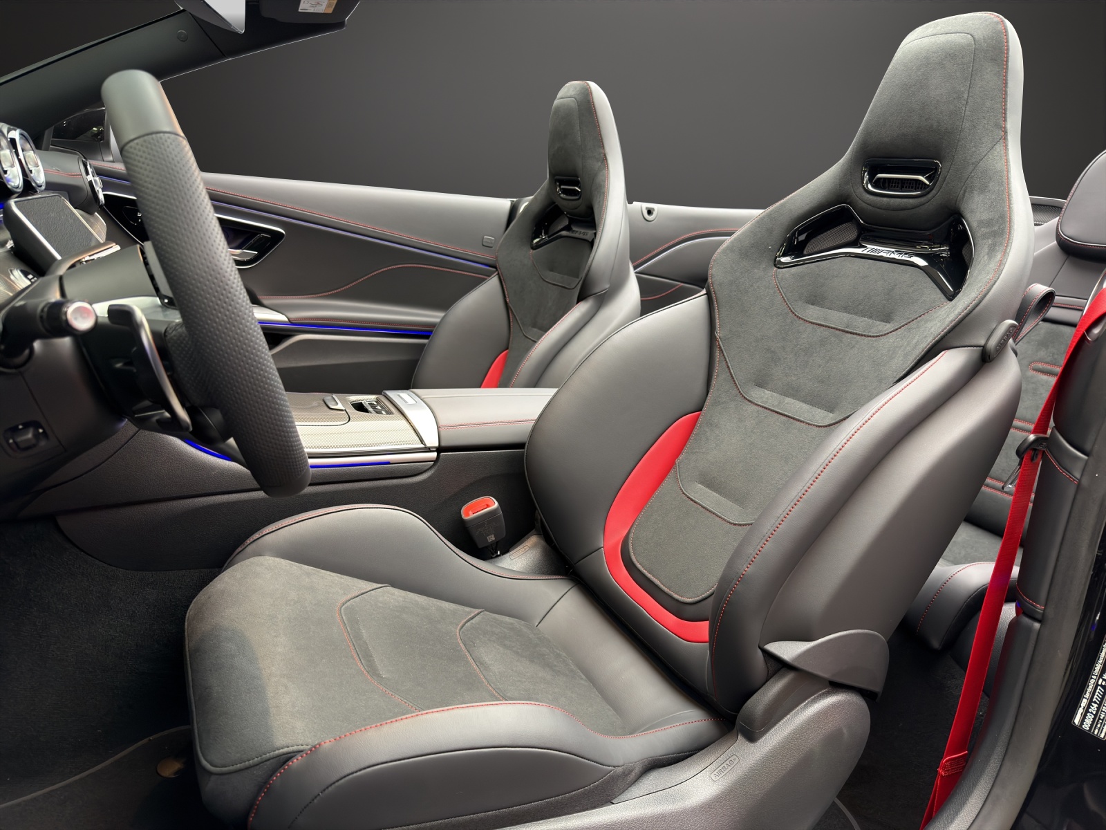MERCEDES-BENZ AMG CLE 53 4MATIC+ Cabriolet-image-11