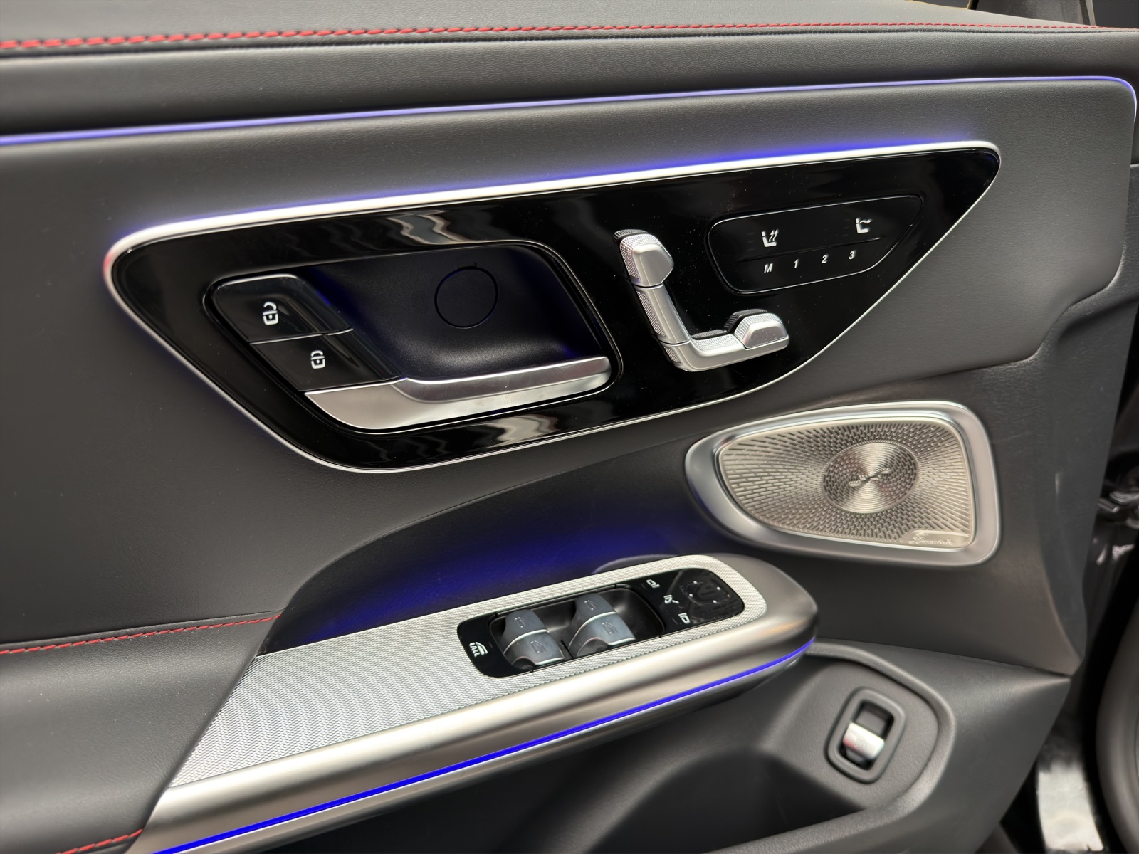 MERCEDES-BENZ AMG CLE 53 4MATIC+ Cabriolet-image-13
