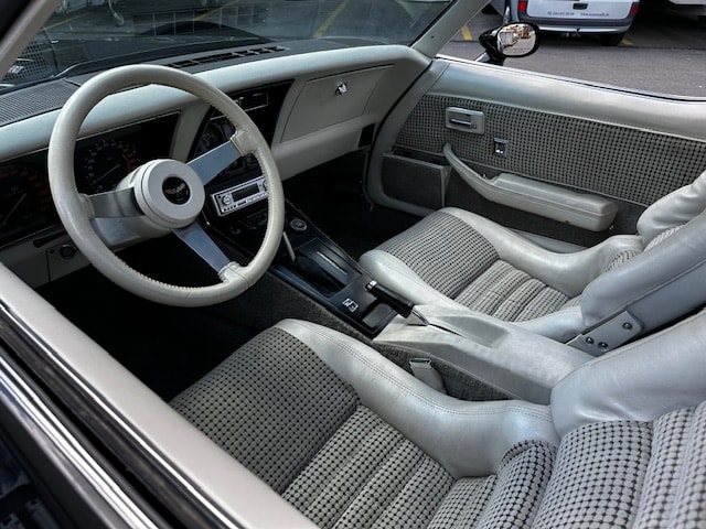 CHEVROLET CORVETTE C3 L-82-image-3
