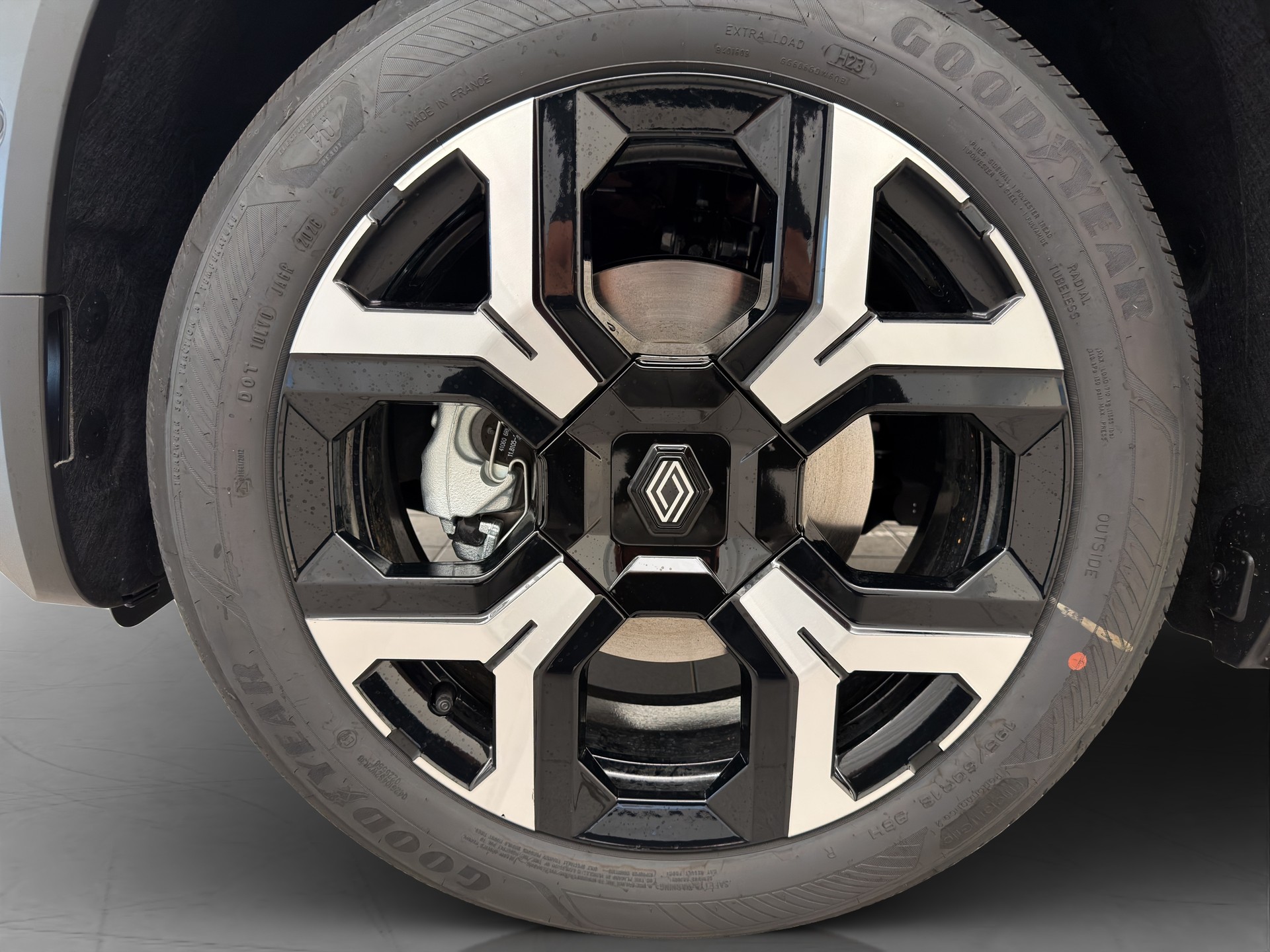 RENAULT R4 E-Tech Comfort Range techno-image-5