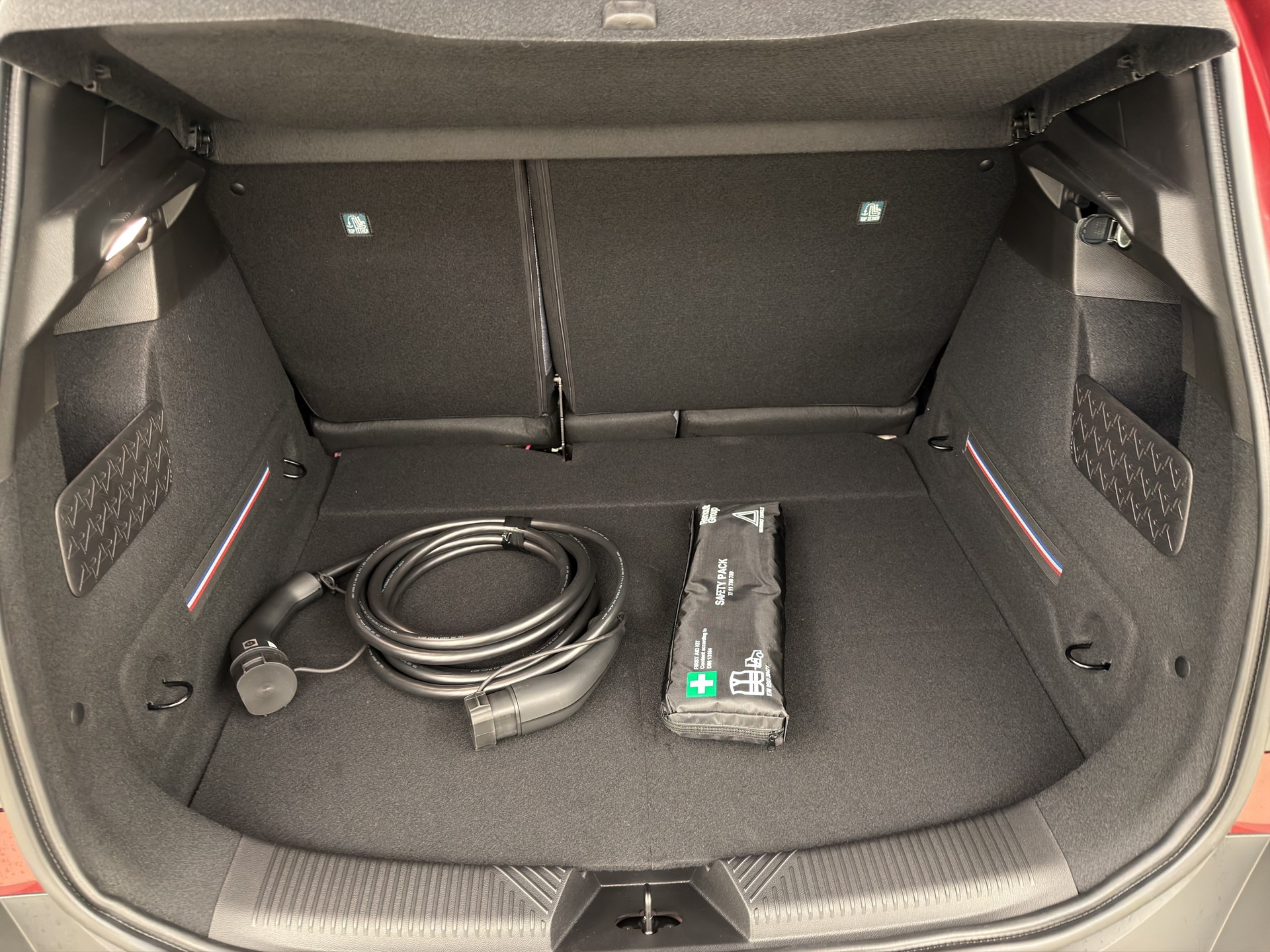 RENAULT R4 E-Tech Comfort Range techno-image-12