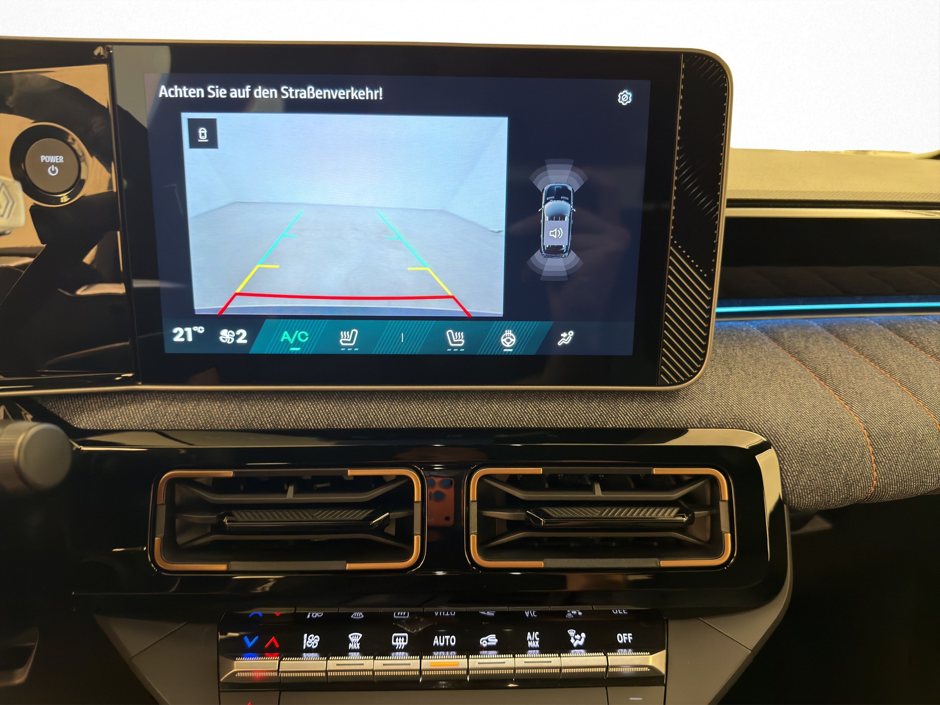 RENAULT R4 E-Tech Comfort Range techno-image-10