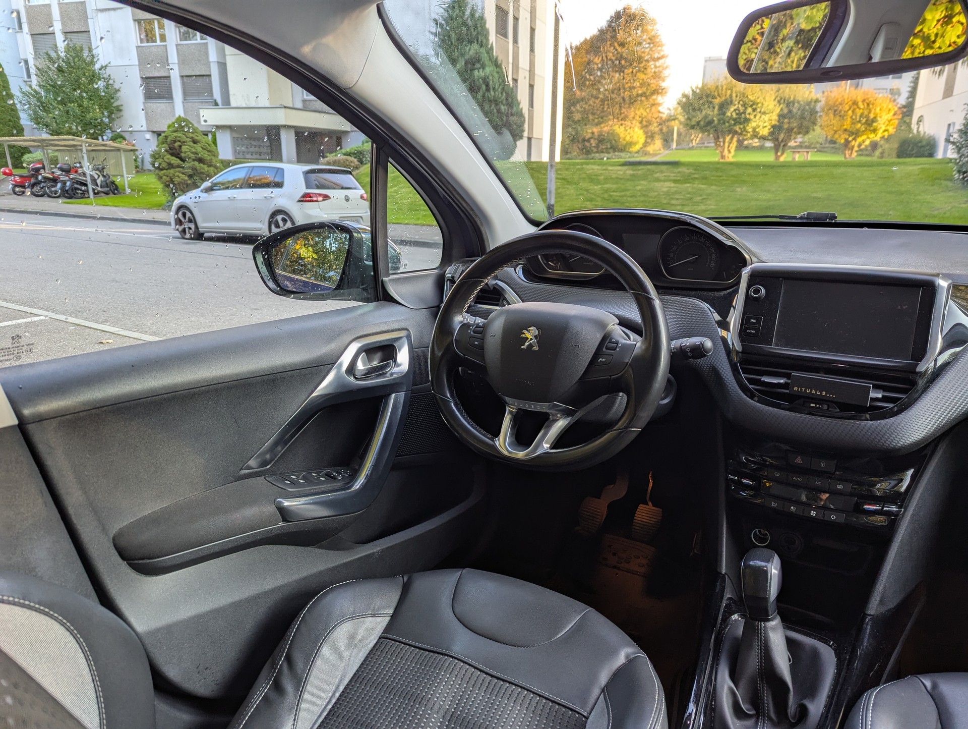 PEUGEOT 1.2 PureTech 110 Allure S/S-image-3
