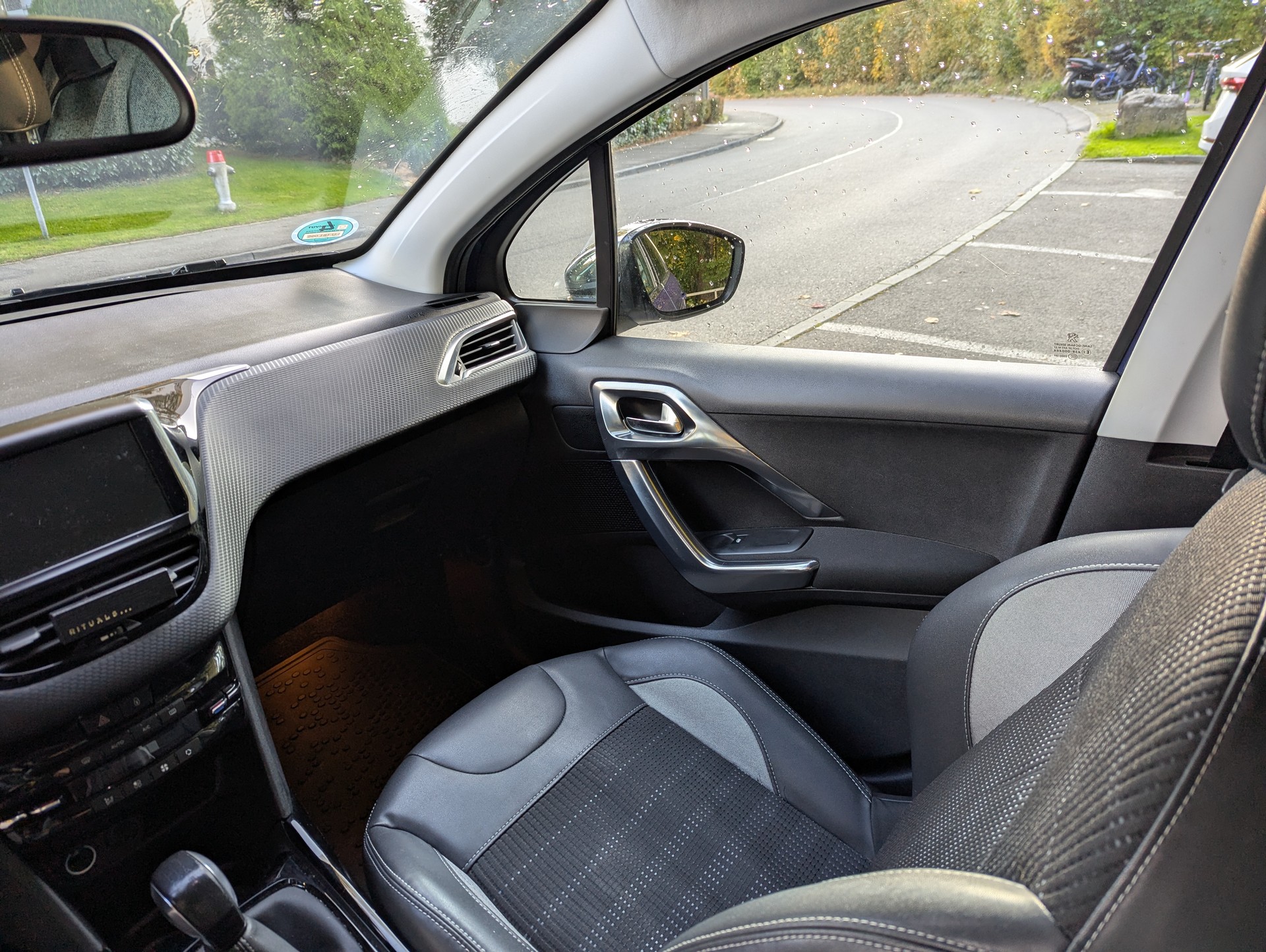 PEUGEOT 1.2 PureTech 110 Allure S/S-image-4