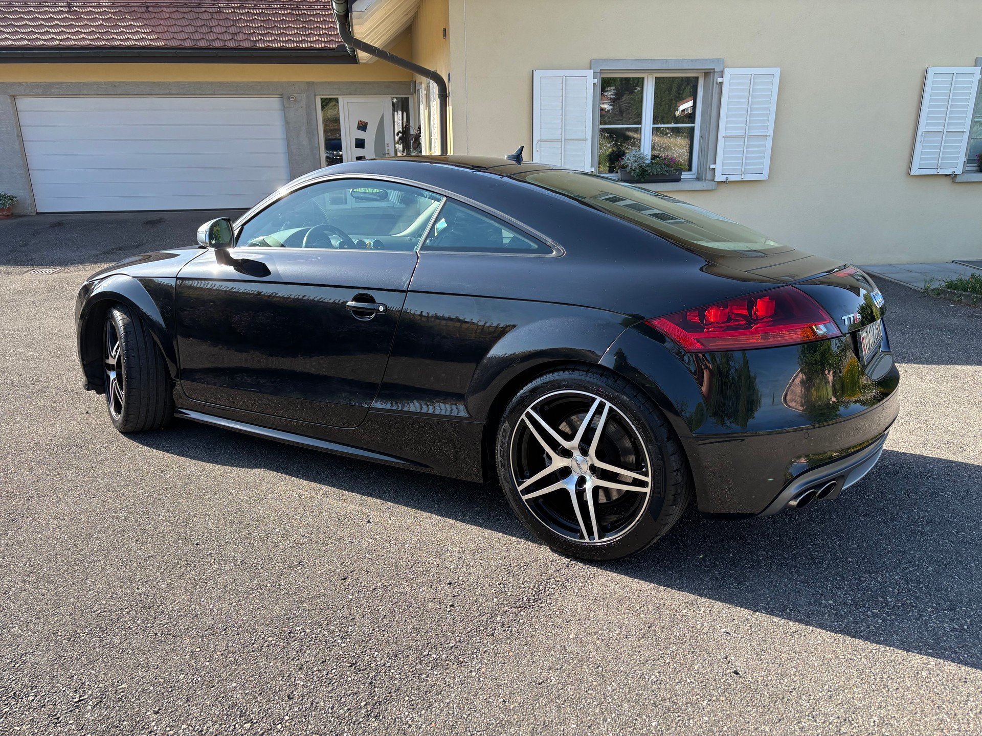 AUDI TTS 2.0 TFSI quattro S-Tronic-image-2