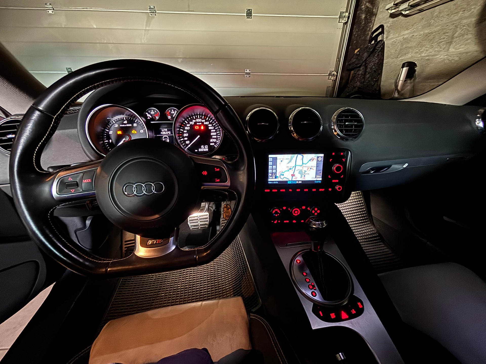 AUDI TTS 2.0 TFSI quattro S-Tronic-image-4