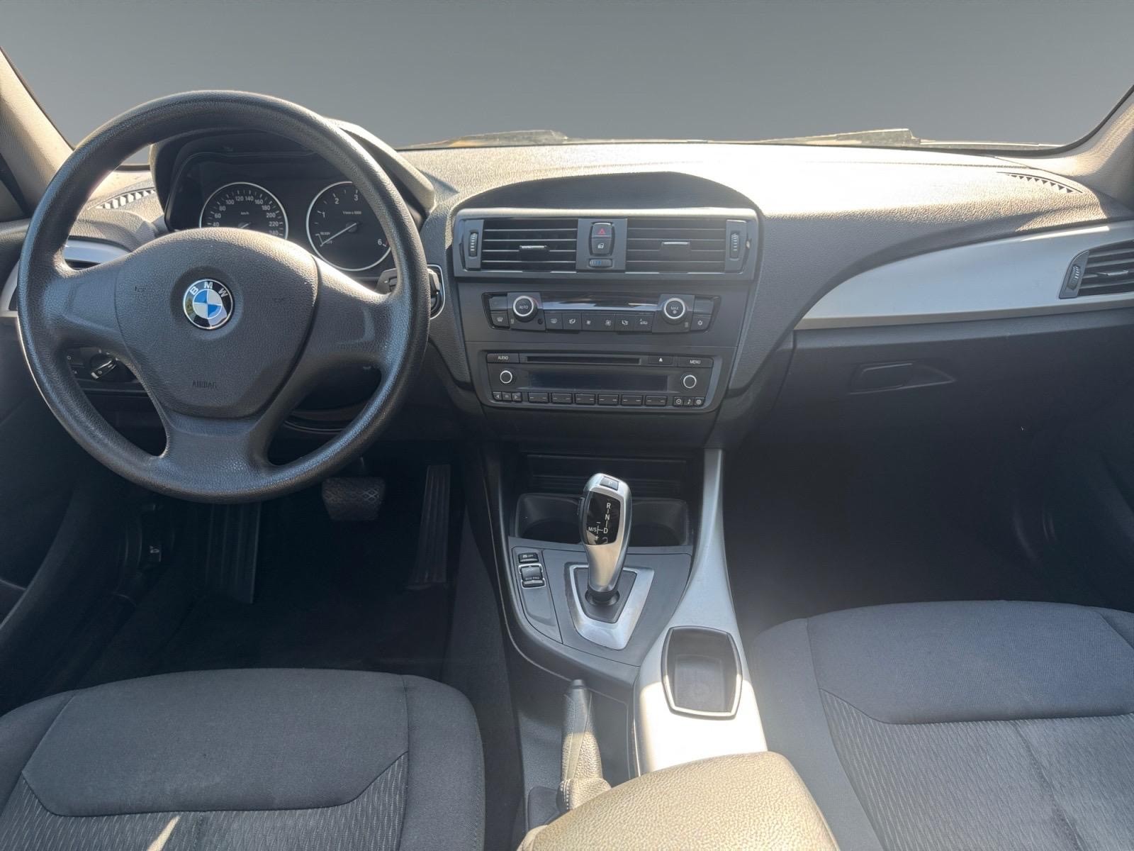 BMW 116d Urban Line Steptronic *FRISCH MFK*FRISCH SERVICE*-image-9