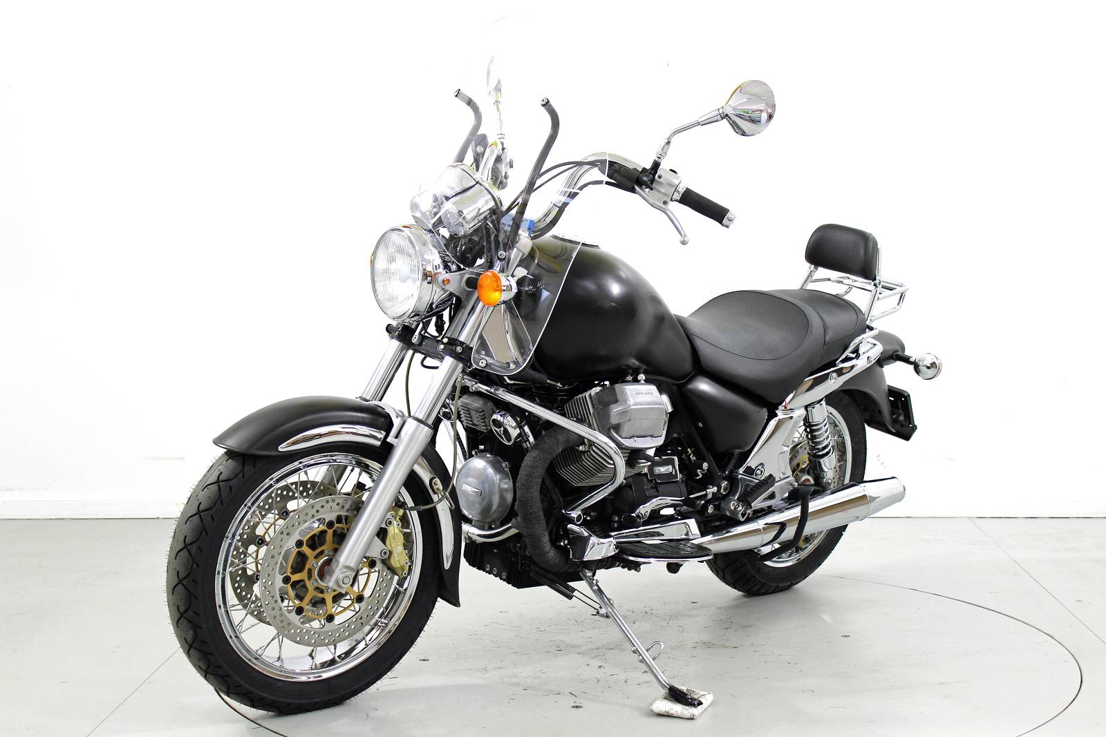 MOTO GUZZI California EV-showroom-element-2