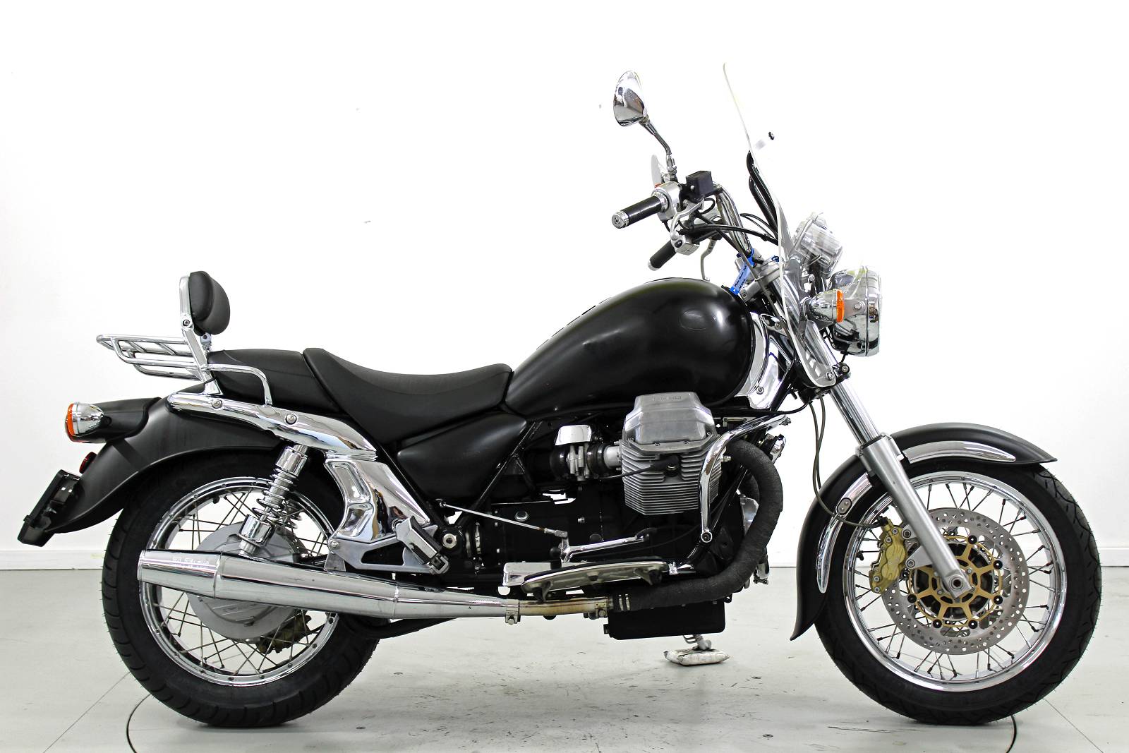 MOTO GUZZI California EV-showroom-element-3