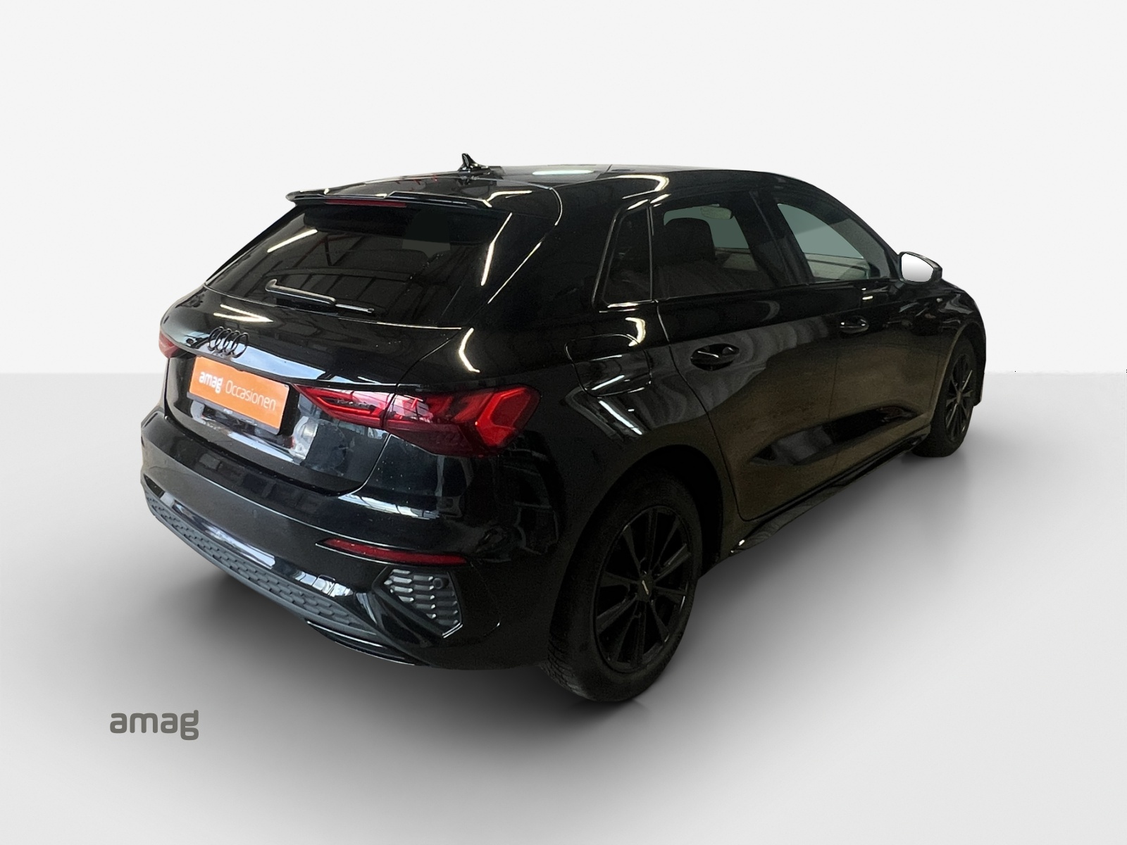 AUDI A3 Sportback 40 TFSI e S line Attraction S-tronic-image-4