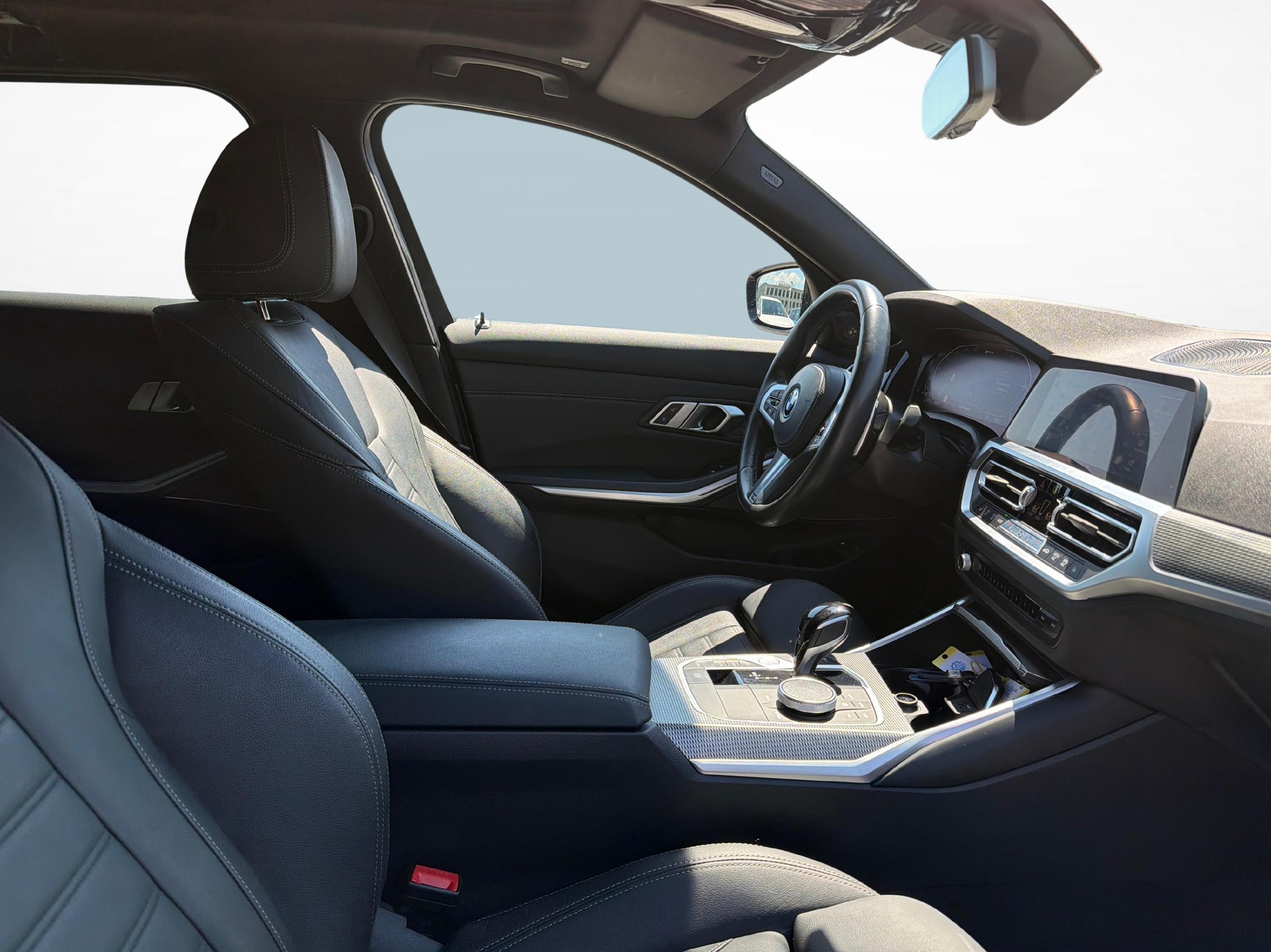 BMW 330e xDrive SAG Touring-image-18