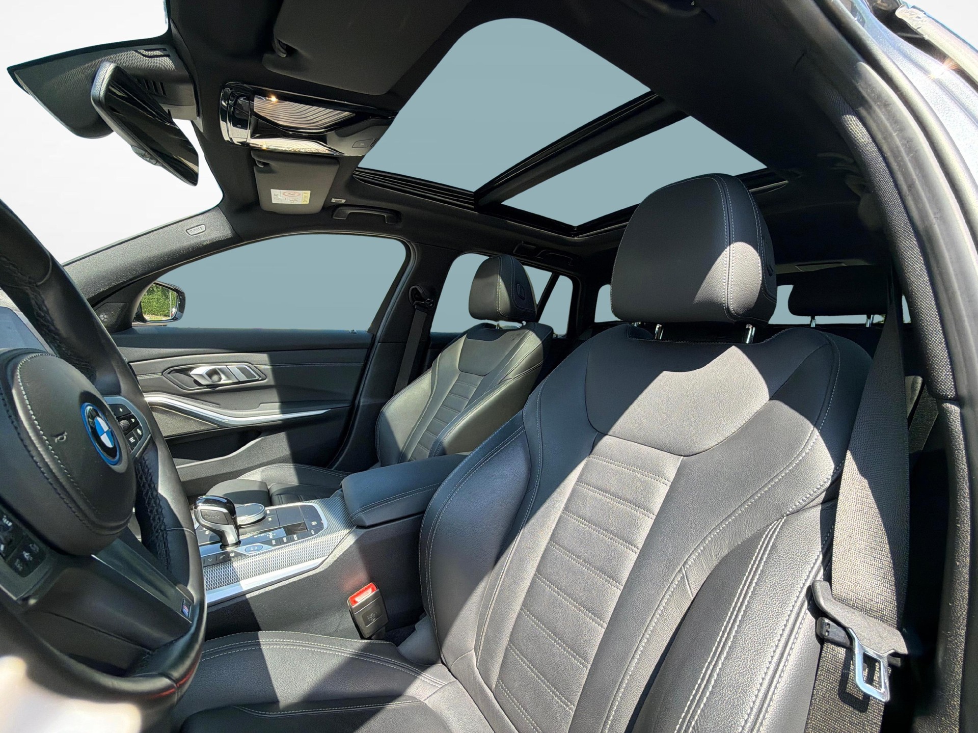 BMW 330e xDrive SAG Touring-image-13
