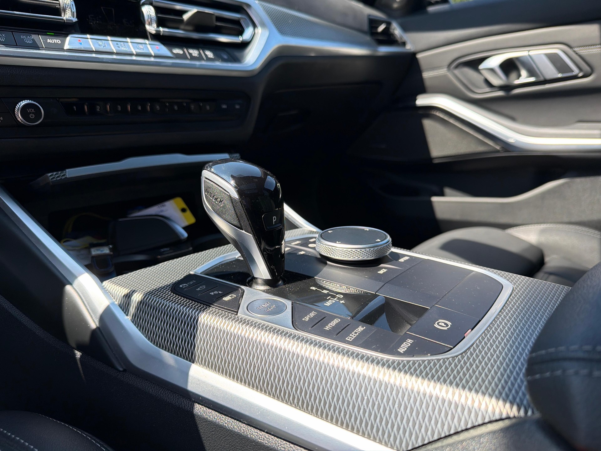 BMW 330e xDrive SAG Touring-image-17