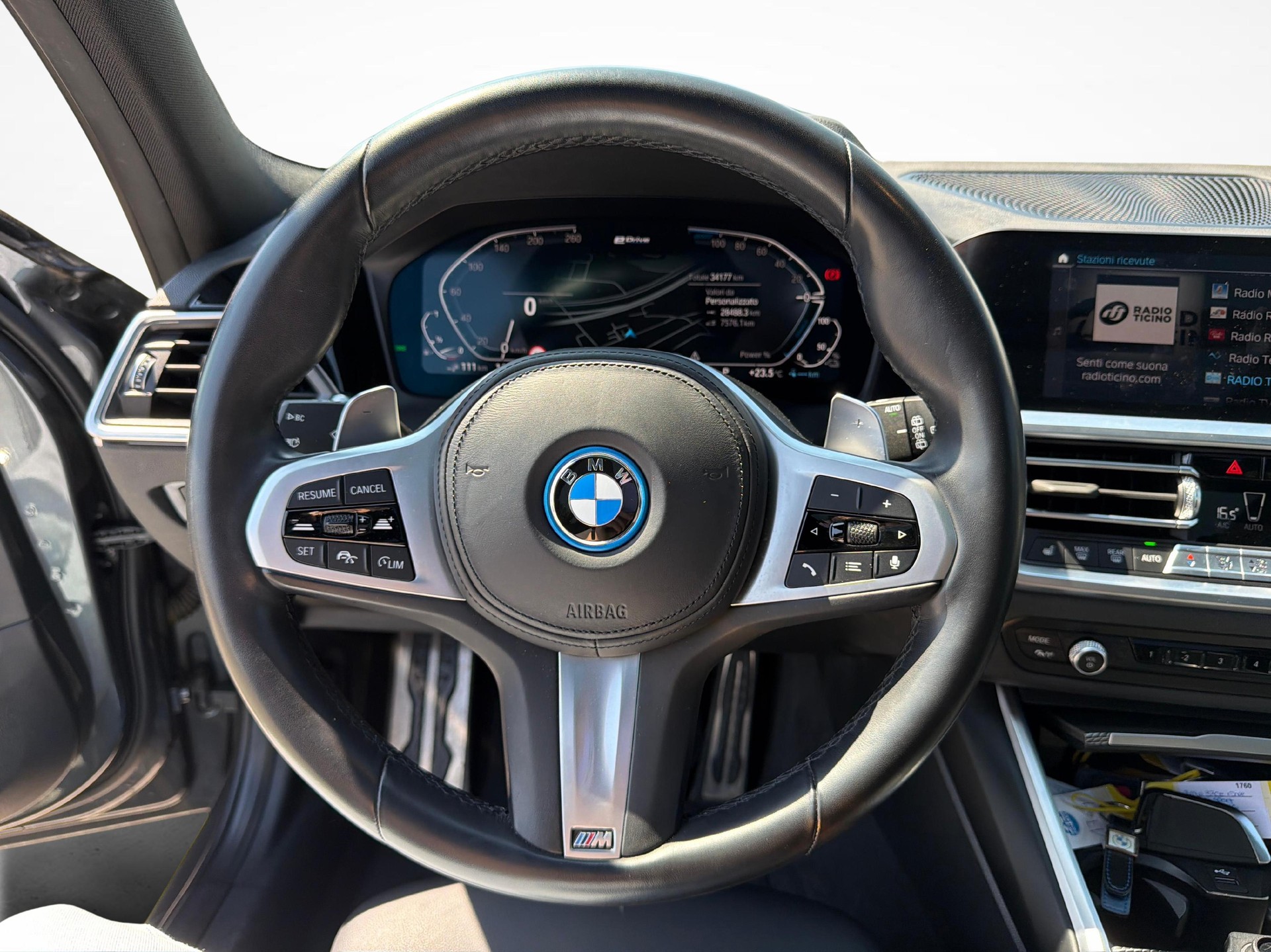 BMW 330e xDrive SAG Touring-image-15