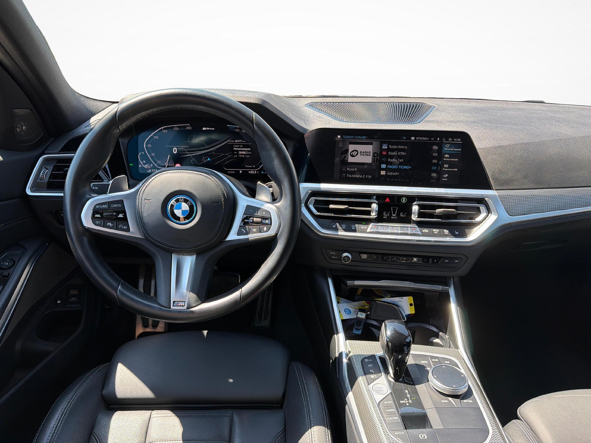 BMW 330e xDrive SAG Touring-image-14