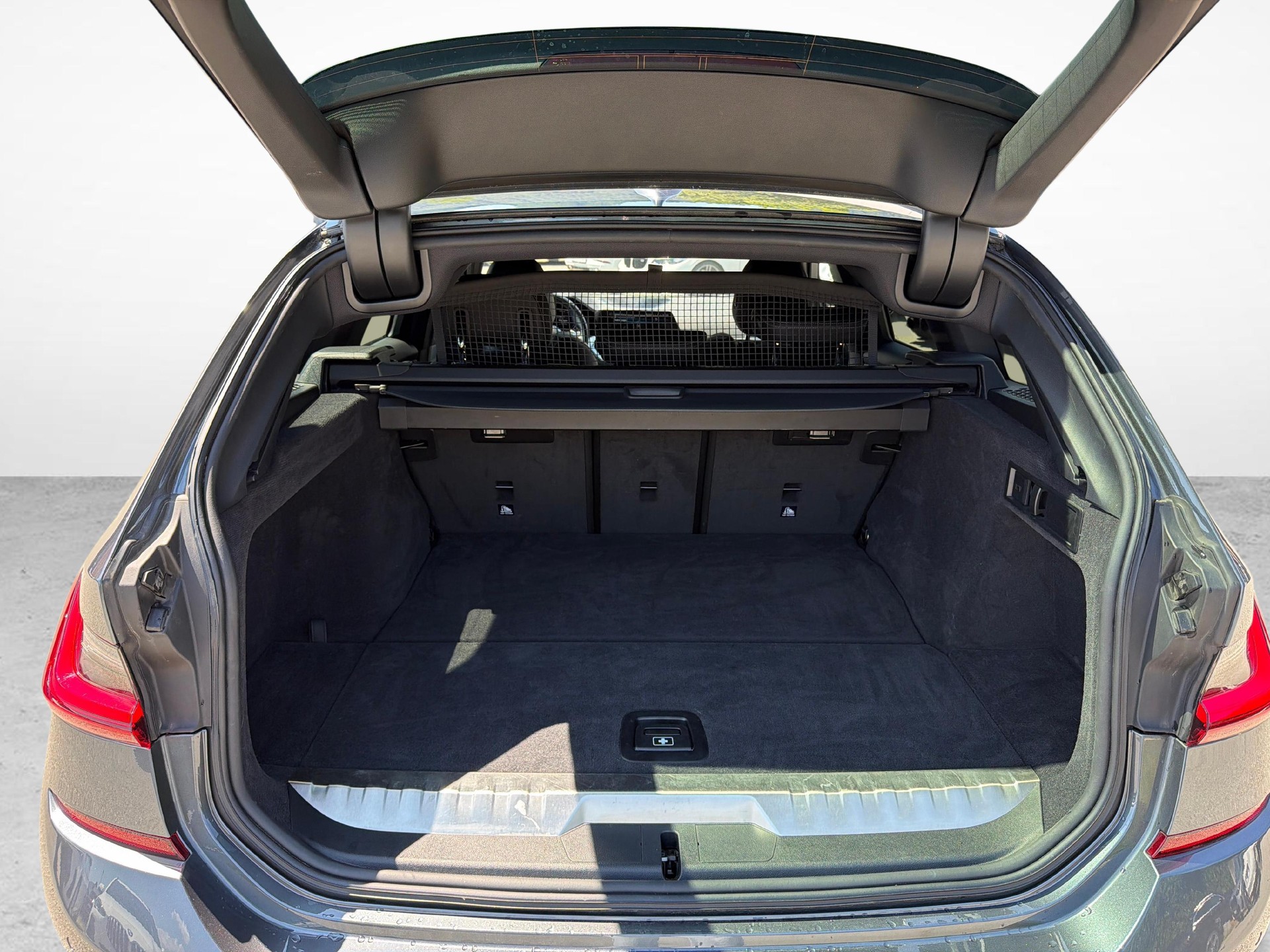 BMW 330e xDrive SAG Touring-image-20