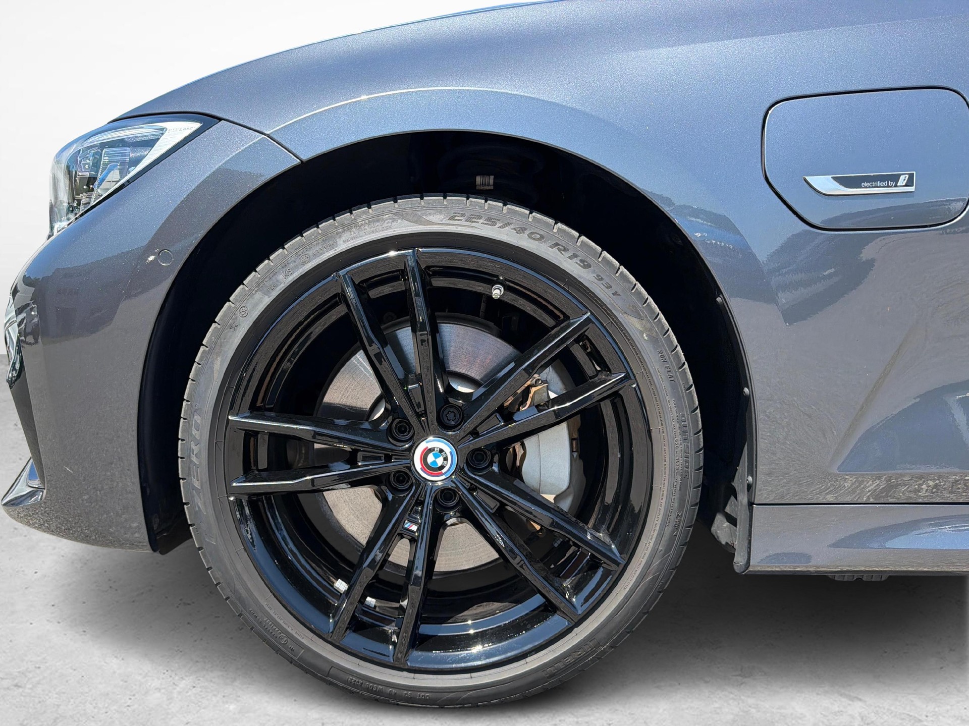 BMW 330e xDrive SAG Touring-image-10