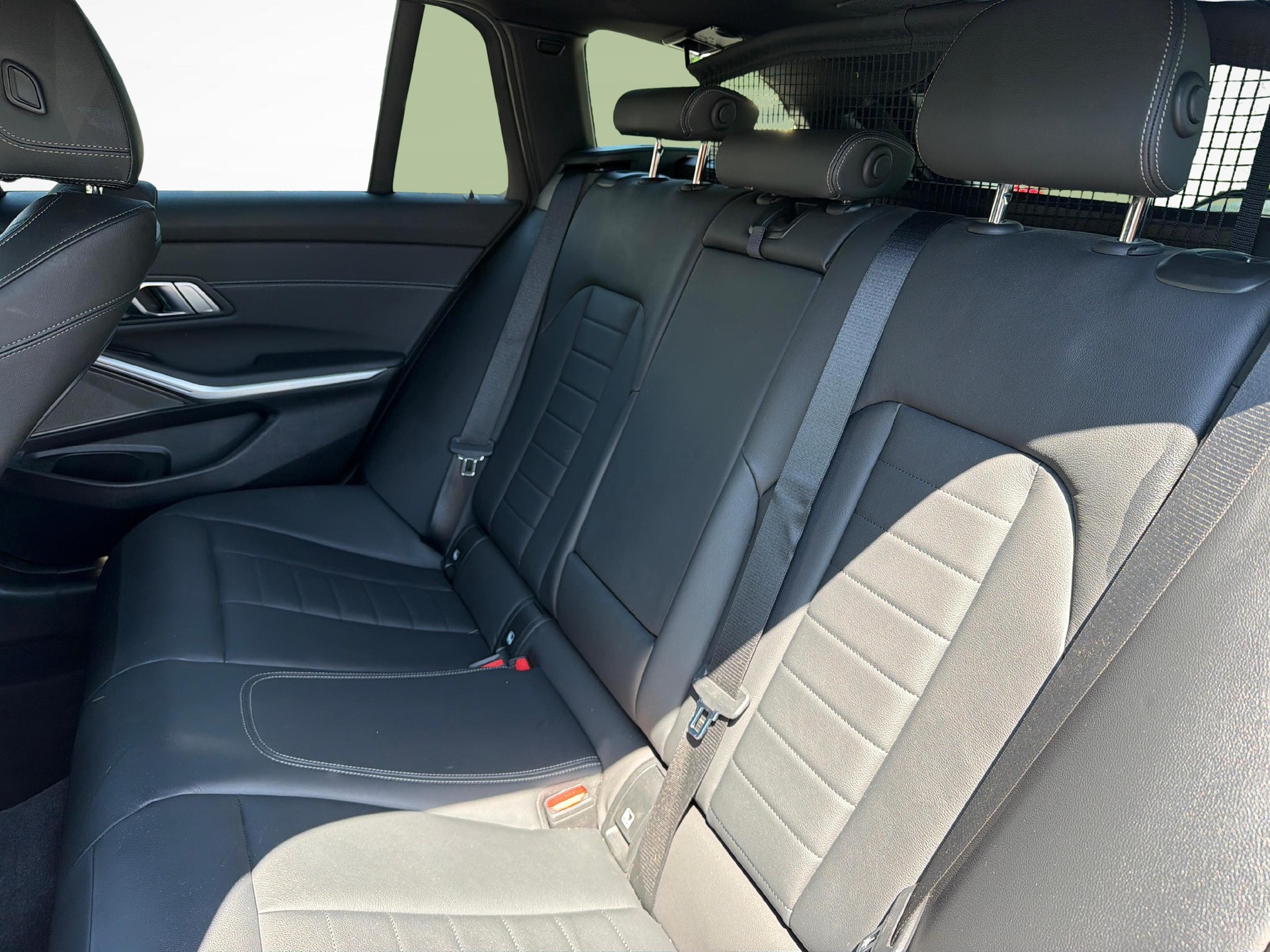 BMW 330e xDrive SAG Touring-image-19