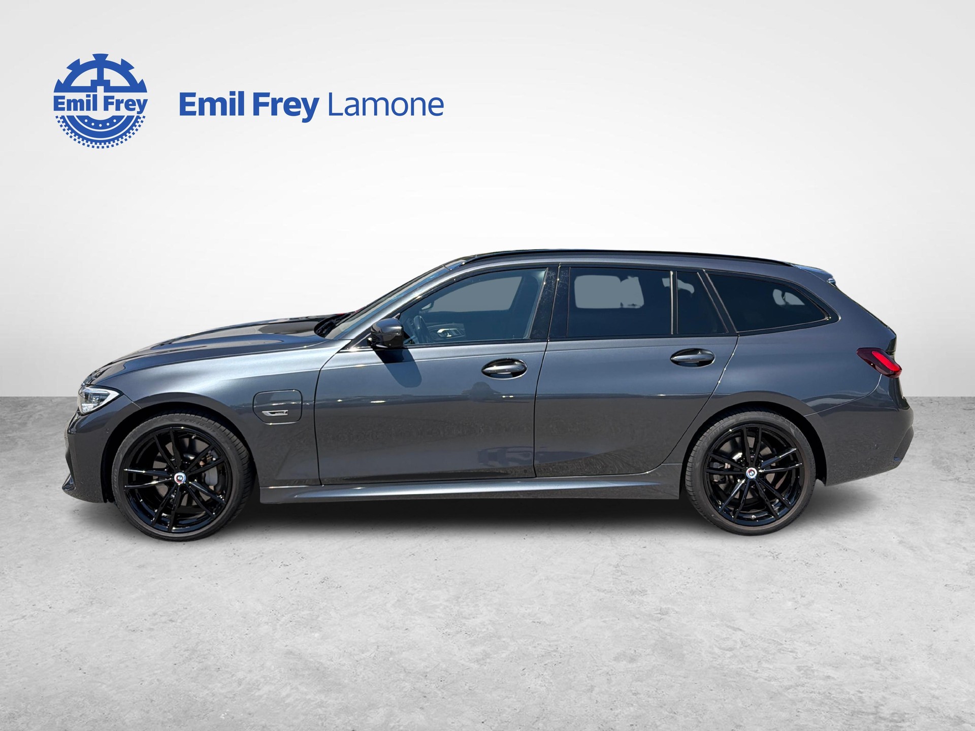 BMW 330e xDrive SAG Touring-image-3
